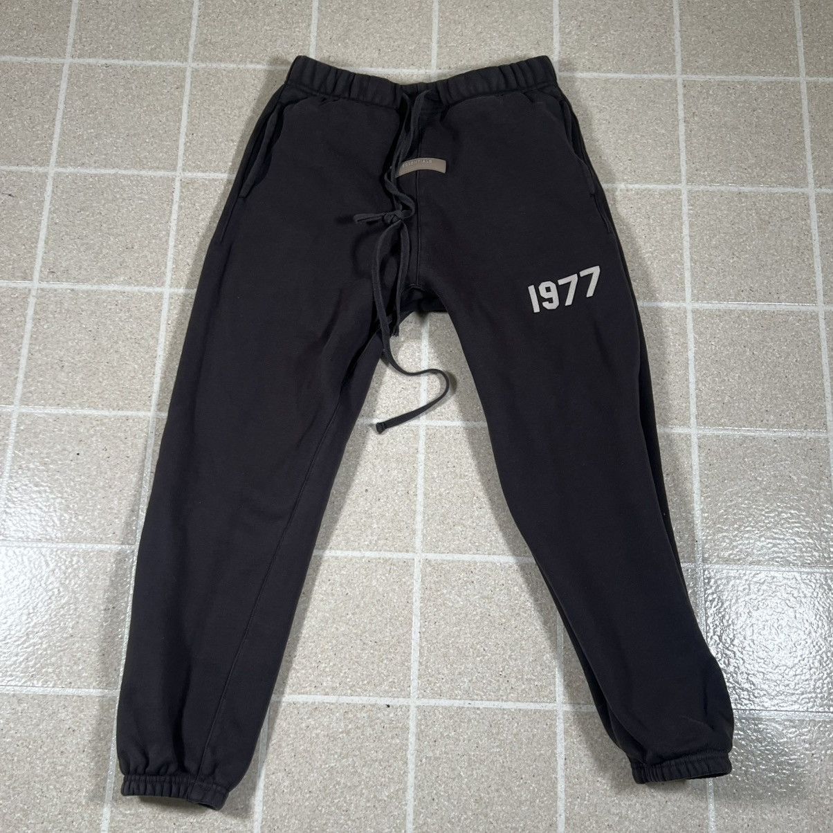 Fear of God Fear Of God Essentials Sweatpants 1977 Iron Joggers Stretch Size US 26 / EU 42 - 1 Thumbnail