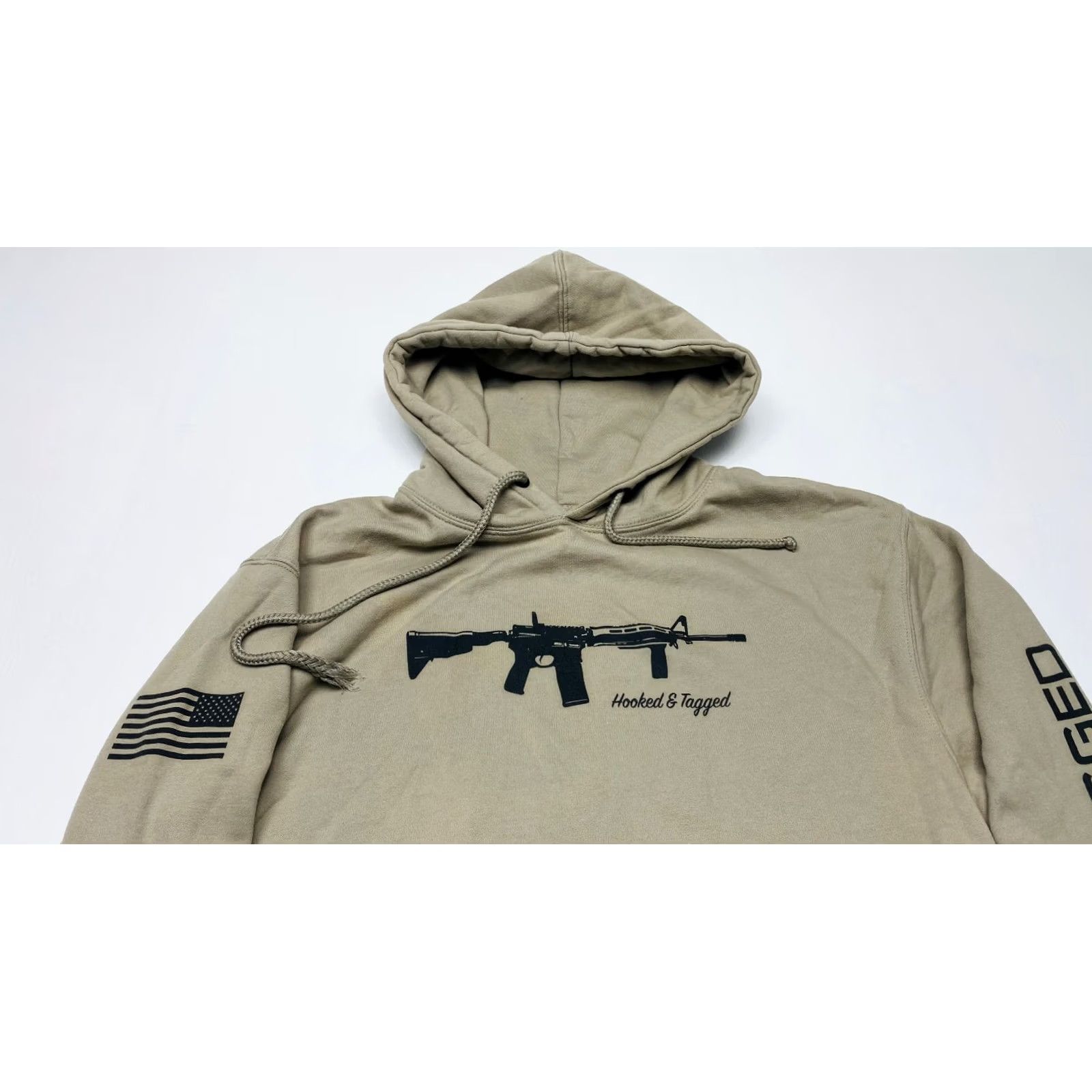 Vintage Hooked & Tagged Mens Medium Pullover Hoodie Fish Hooked And Tagged AR15 Rifle 7717 Ivory Logo Pockets Hoodie Size US M / EU 48-50 / 2 - 5 Thumbnail