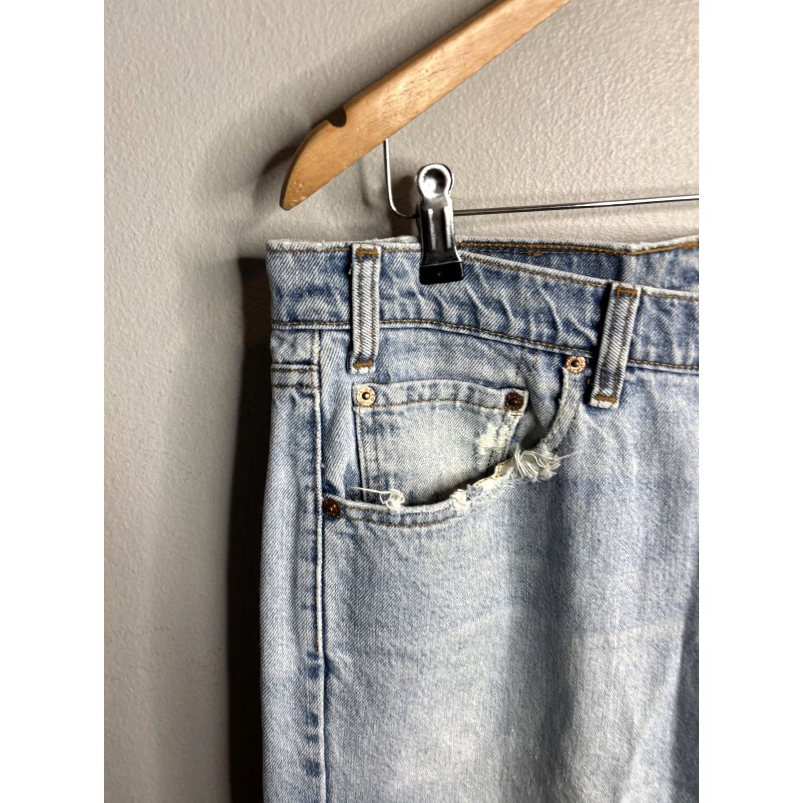 Levi's Levi's 550 Jeans Mens 36x32 Light Blue Relaxed Tapered Distressed Canada Leather Patch Logo 5-Pocket Denim Shirt/Jeans Style Size US 36 / EU 52 - 7 Thumbnail
