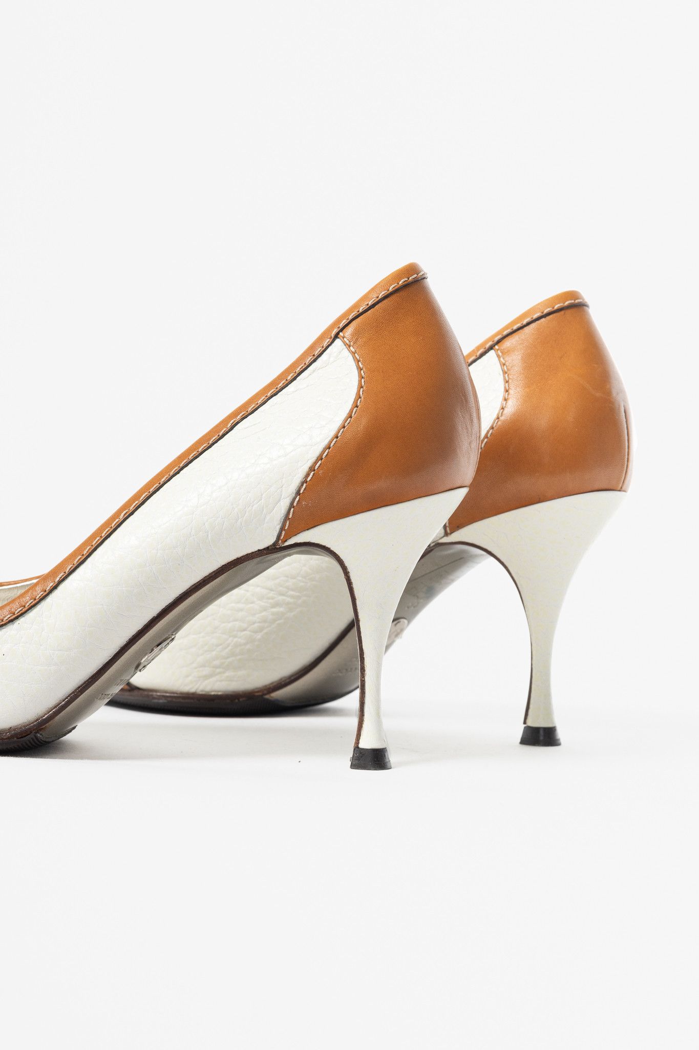 Dolce & Gabbana Dolce & Gabbana White & Cognac Logo-Plate Pumps Size US 7.5 / IT 37.5 - 8 Thumbnail