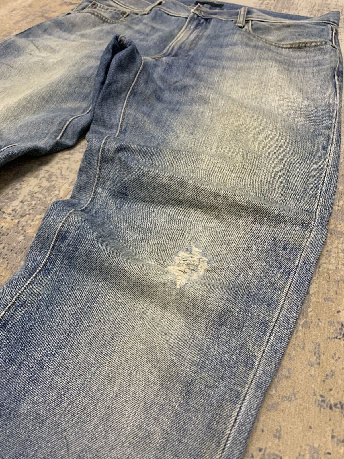 Uniqlo Vintage Uniqlo Faded Blue Washed Denim Size US 37 - 4 Thumbnail