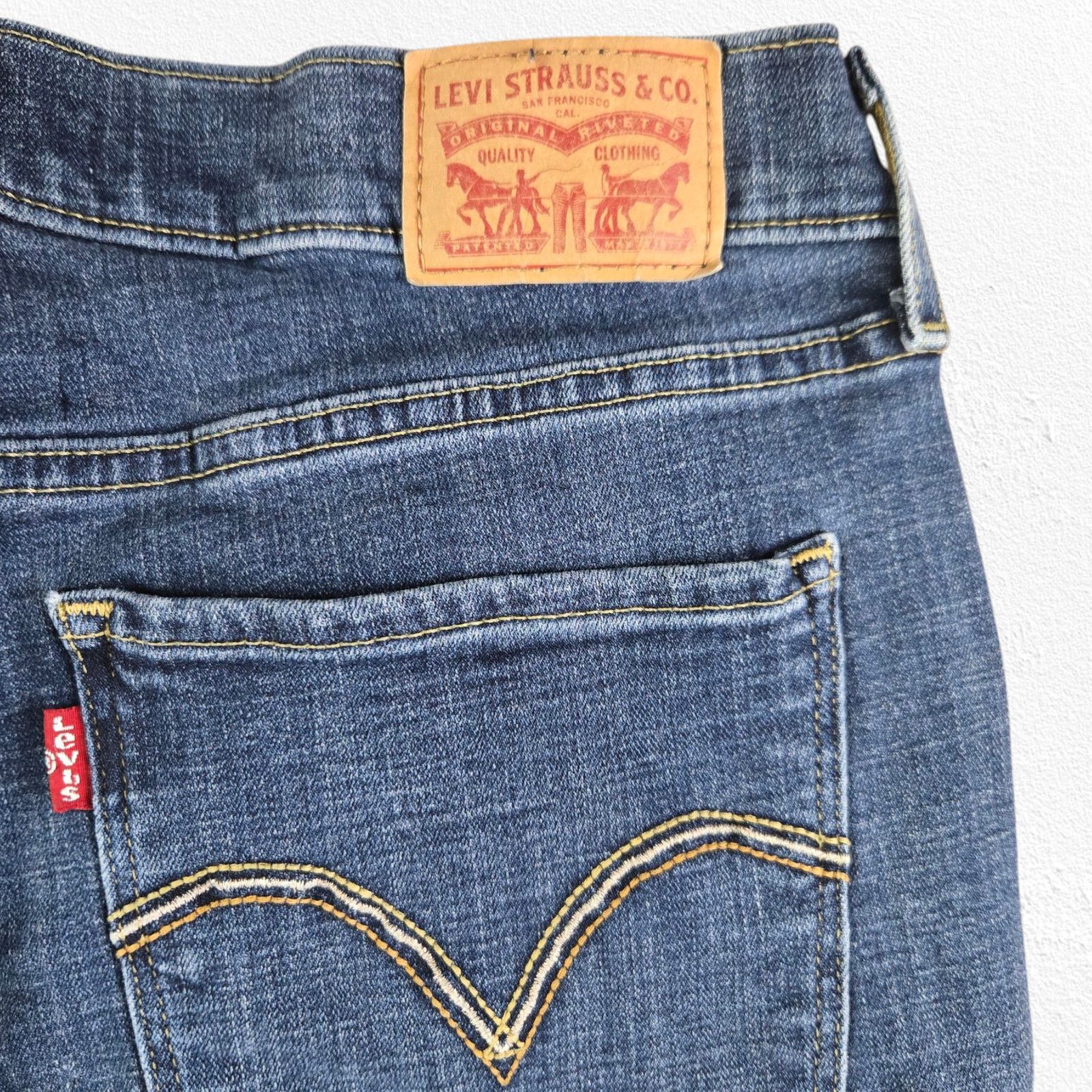 Levi's Levi's Dark Wash Mid Rise Bootcut Jeans Size 8 Size 30" / US 8 / IT 44 - 8 Thumbnail