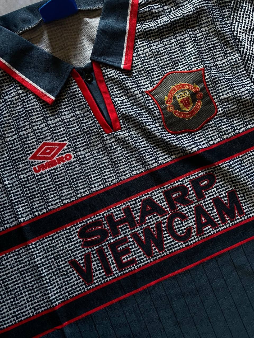 Umbro 1995/1996 Umbro Manchester United Retro Away Soccer Jersey Size US L / EU 52-54 / 3 - 5 Thumbnail