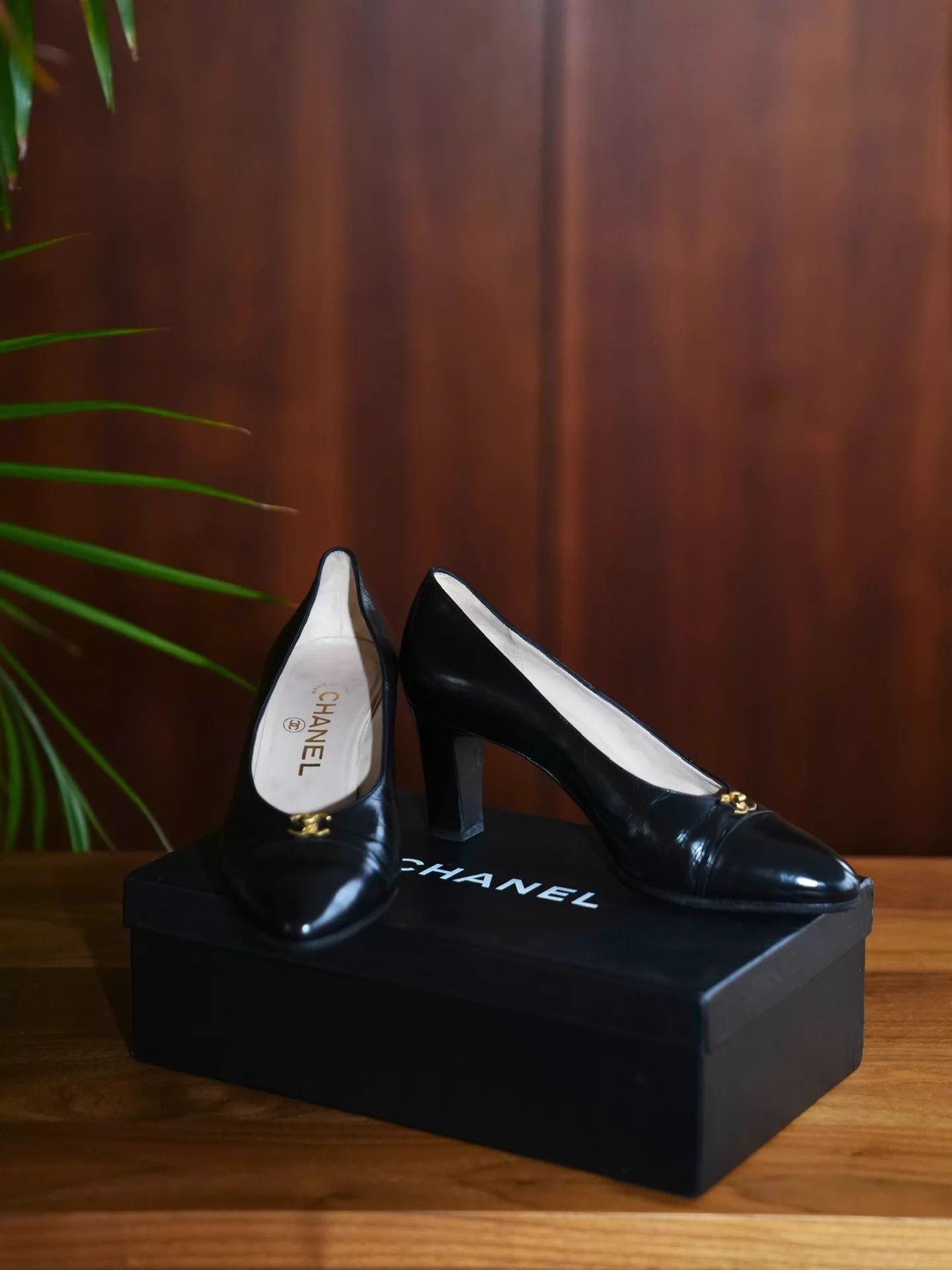 Chanel Chanel Vintage Black & Gold Baguette Buckle Block Heels 37 Size US 6.5 / IT 36.5 - 1 Thumbnail