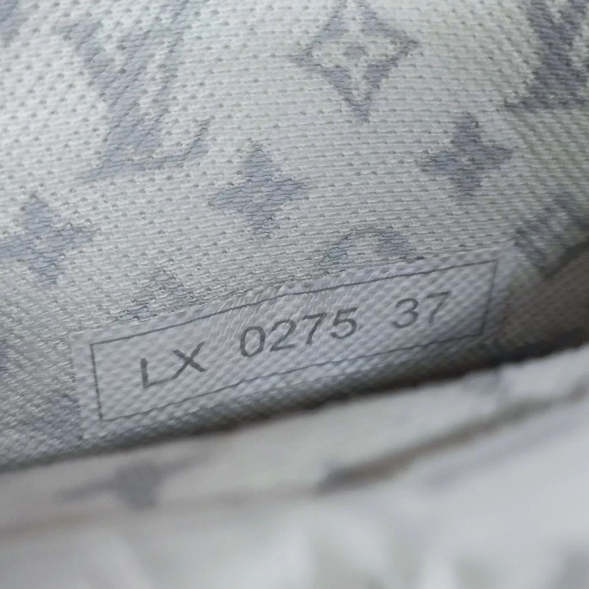 Louis Vuitton LV satin snow boots white size 37 Size US 6 / IT 36 - 6 Thumbnail