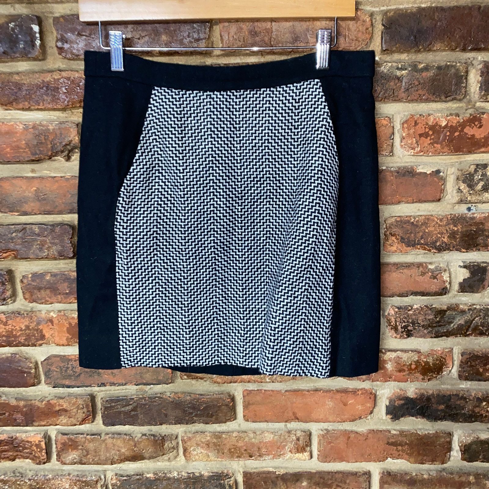 J.Crew J. Crew Black White Herringbone Wool Pencil Straight Skirt 2 Size 26" / US 2 / IT 38 - 2 Thumbnail