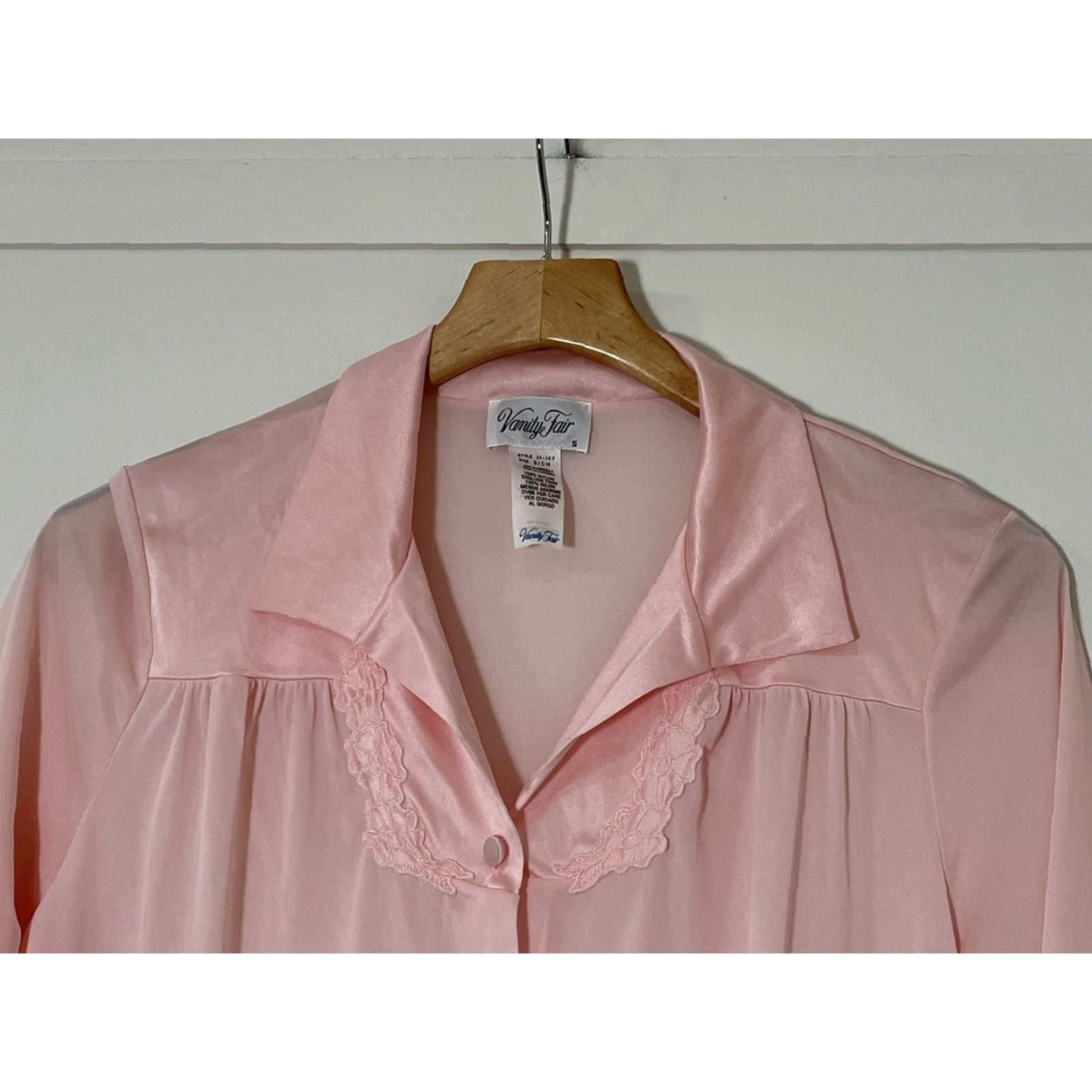 Vintage **VINTAGE Vanity Fair Nightgown Robe Sz S Lightweight Full Button Pink** User: VINTAGE Vanity Fair Nightgown Robe Sz S Lightweight Full Button Pink Size ONE SIZE - 4 Thumbnail