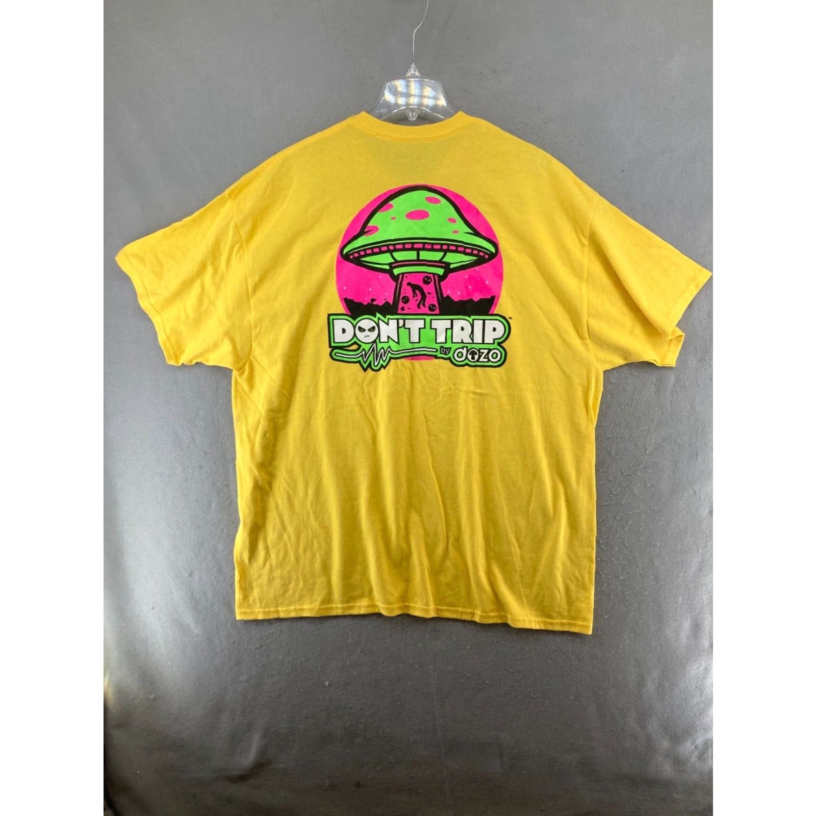 Gildan Dont Trip Dozo Mens TShirt 2XL Yellow Mushroom UFO Alien Gildan Shirt Adults 2XL Yellow Funny Retro 90s Theme Mens Size US XXL / EU 58 / 5 - 6 Thumbnail