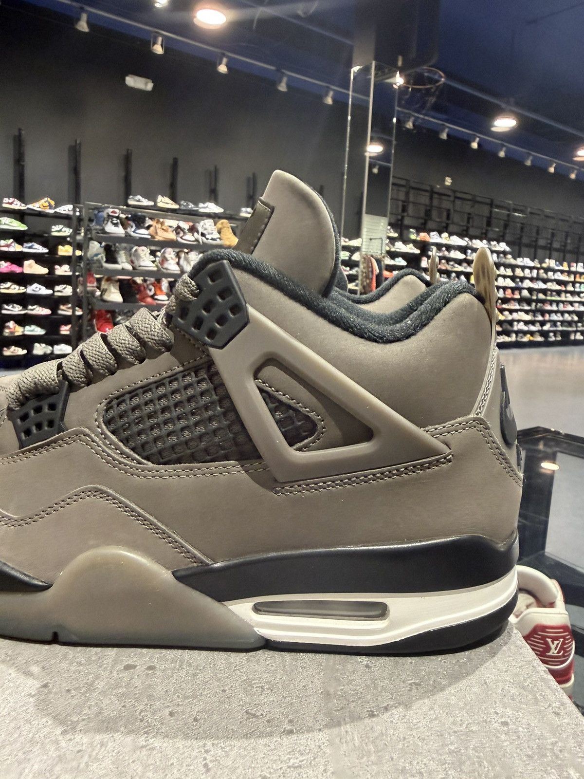 Jordan Brand Size 10.5 - Jordan 4 Retro Cave Stone Size US 10.5 / EU 43-44 - 5 Thumbnail