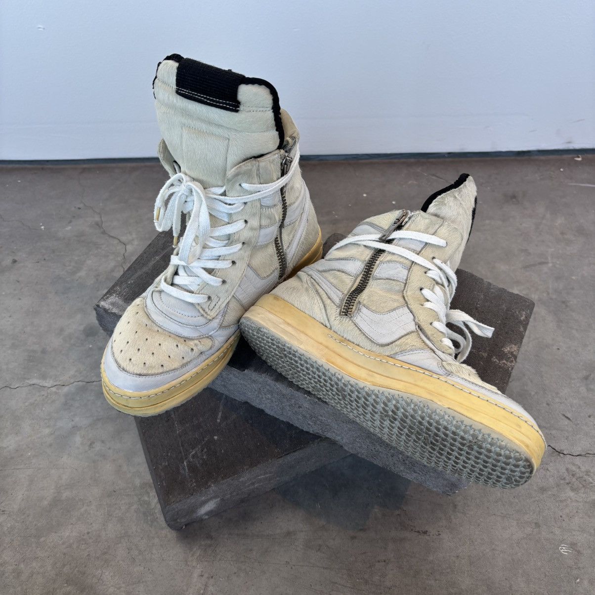 Rick Owens FW08’ Rick Owens “Milk” Pony Hair Dunks Size US 8.5 / EU 41-42 - 3 Thumbnail