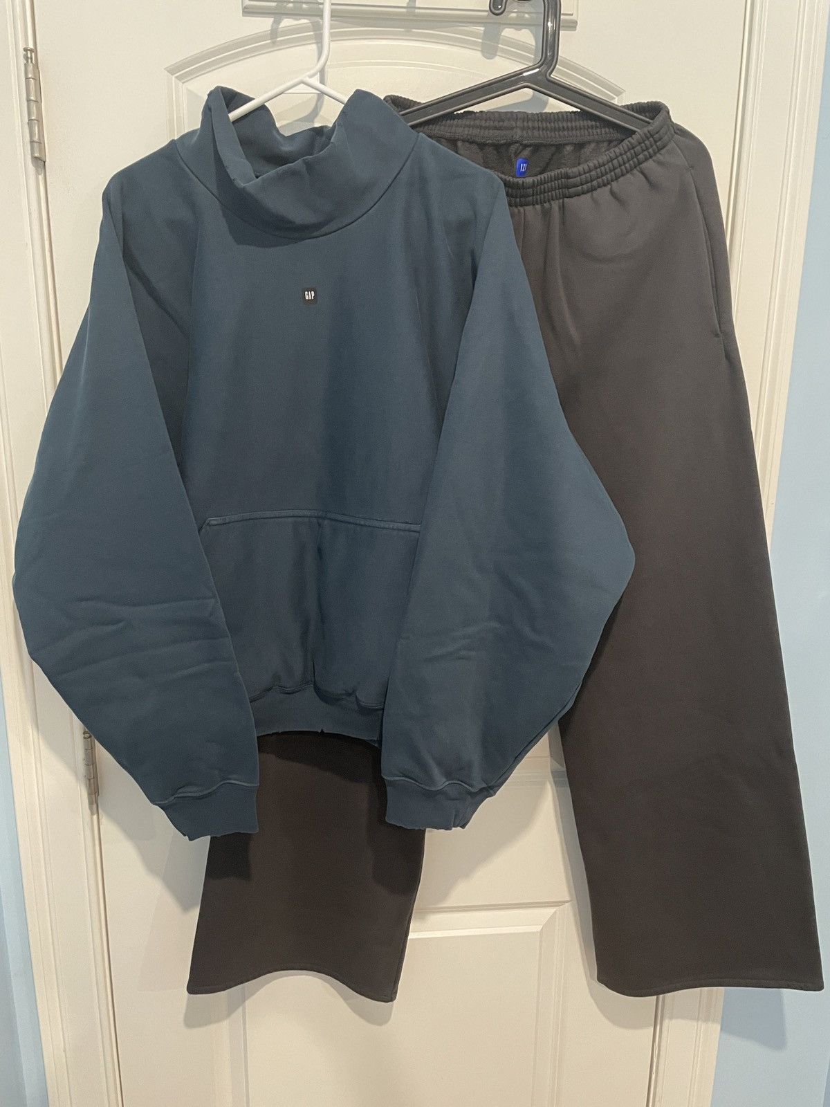Balenciaga × Gap × Kanye West Yeezy Gap Balenciaga Sweatsuit Medium & Small Size US M / EU 48-50 / 2 - 1 Thumbnail