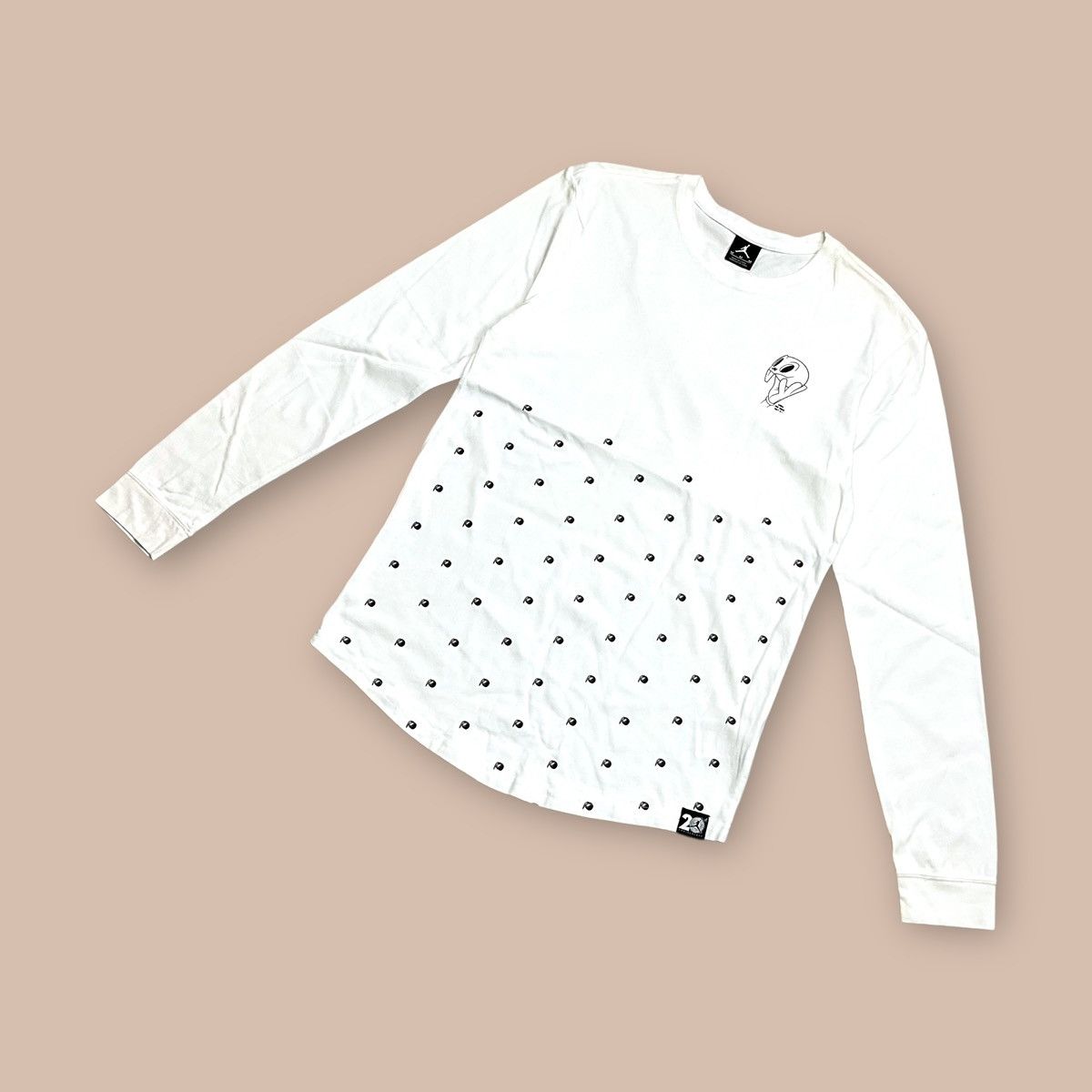 Jordan Brand Nike Air Jordan 11 Long Sleeve White/Black Size US M / EU 48-50 / 2 - 1 Thumbnail
