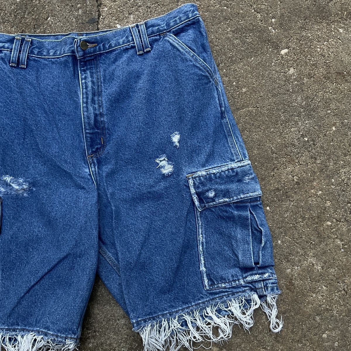 Carhartt × Vintage Vintage Thrashed Carhartt Denim Cargo Workwear Shorts Size US 40 / EU 56 - 3 Thumbnail