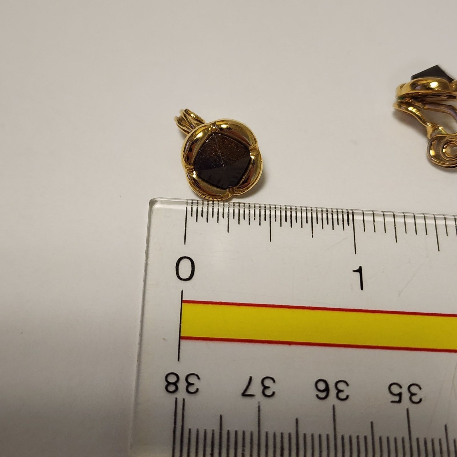 Monet VTG Monet earrings clip on gold tone brown cut stone JB1 Size ONE SIZE - 8 Thumbnail