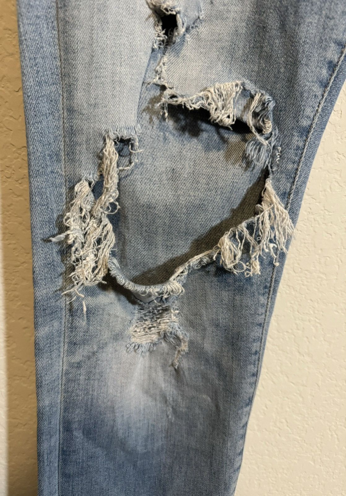 Amiri EUC Amiri Distressed Denim Skinny Jeans Size US 36 / EU 52 - 7 Thumbnail