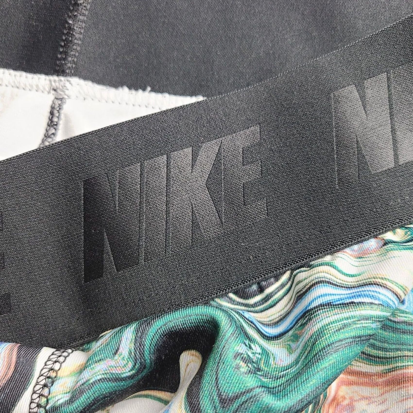 Nike Nike Women's Sportswear Leg-A-See Leggings Size Medium AH6499-010 Leggings Womens Multicolor Running" Size 32" / US 10 / IT 46 - 6 Thumbnail
