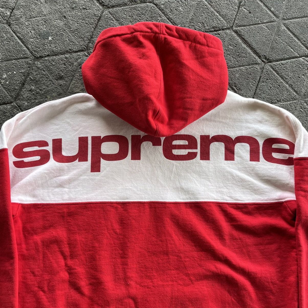 Supreme × Vintage Supreme Blocked Hoodie Red Made in Canada Size US L / EU 52-54 / 3 - 10 Thumbnail