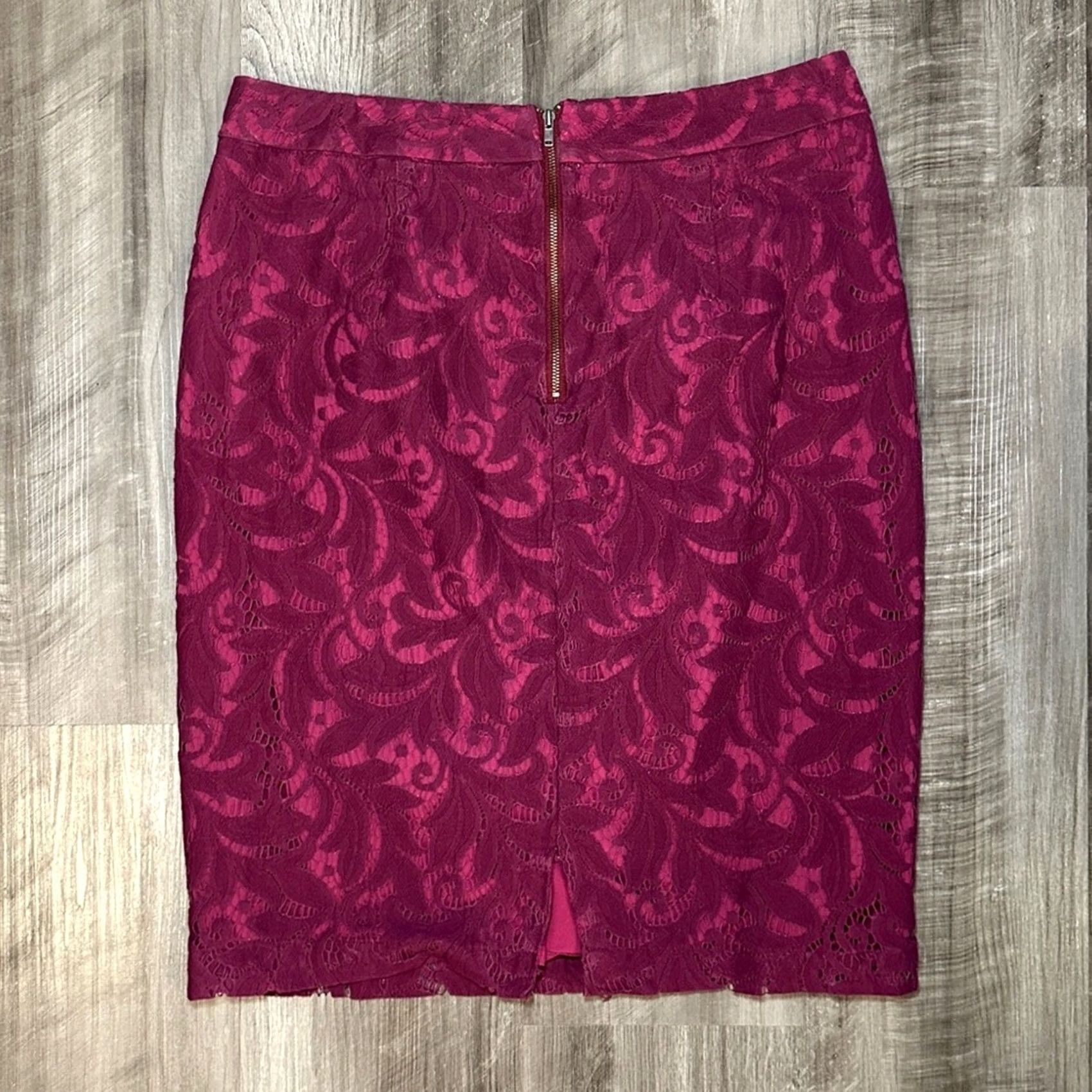 Vintage CAbi Plumberry Frolic Lace Overlay Pencil Skirt - 6, Purple, Women, Knee Length, Regular, Straight & Pencil, Skirt, 31" Waist (Size 6) Size 28" / US 6 / IT 42 - 2 Thumbnail