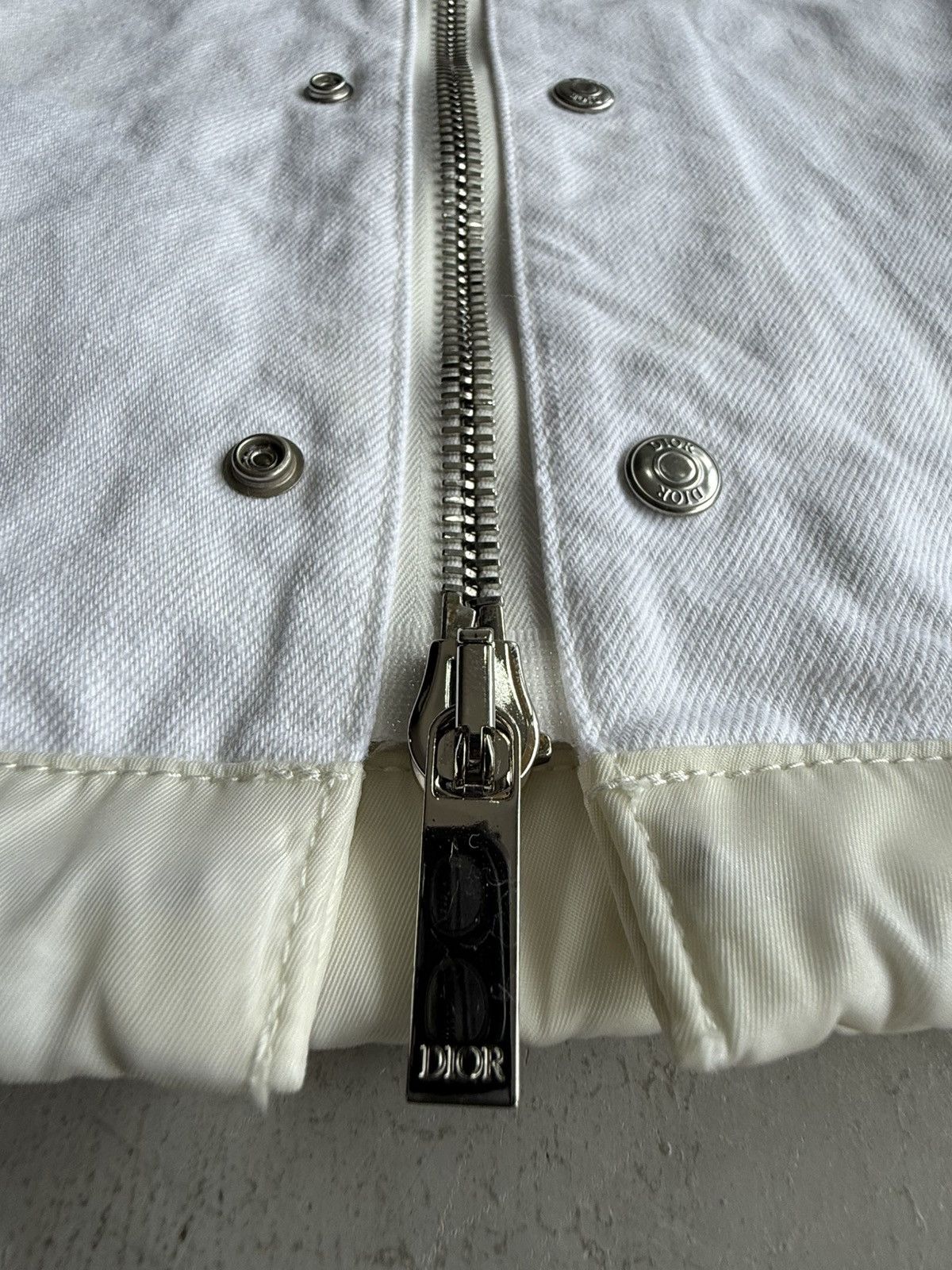 Dior × Sacai Dior x Sacai - Multi Buttons White Denim Jacket Size US M / EU 48-50 / 2 - 7 Thumbnail