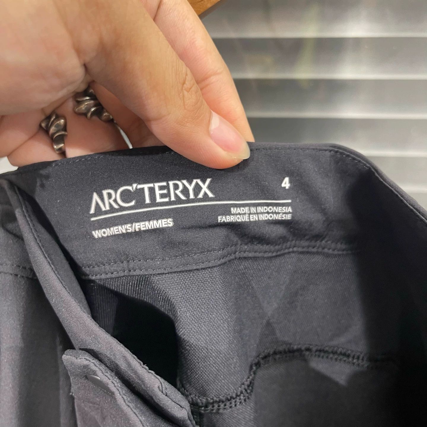 Arc'teryx Arcteryx mid-waist embroidered zipper 3" casual short 4 Size 27" / US 4 / IT 40 - 3 Thumbnail