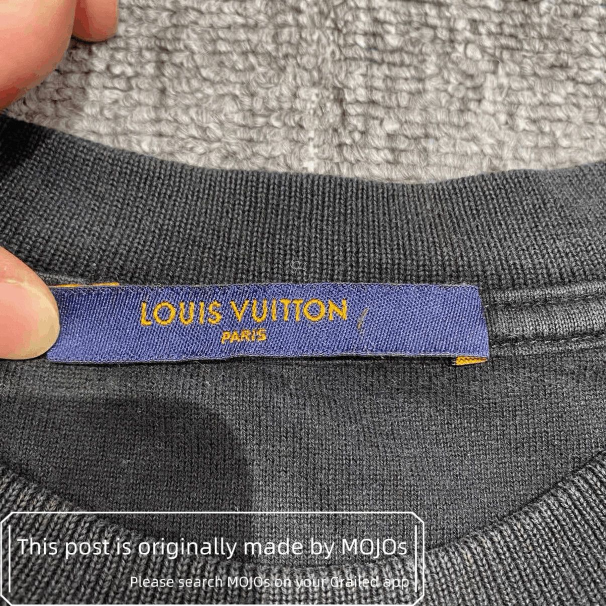 Louis Vuitton Louis Vuitton Space LV Logo Tee mojos14051029 Size US L / EU 52-54 / 3 - 3 Thumbnail