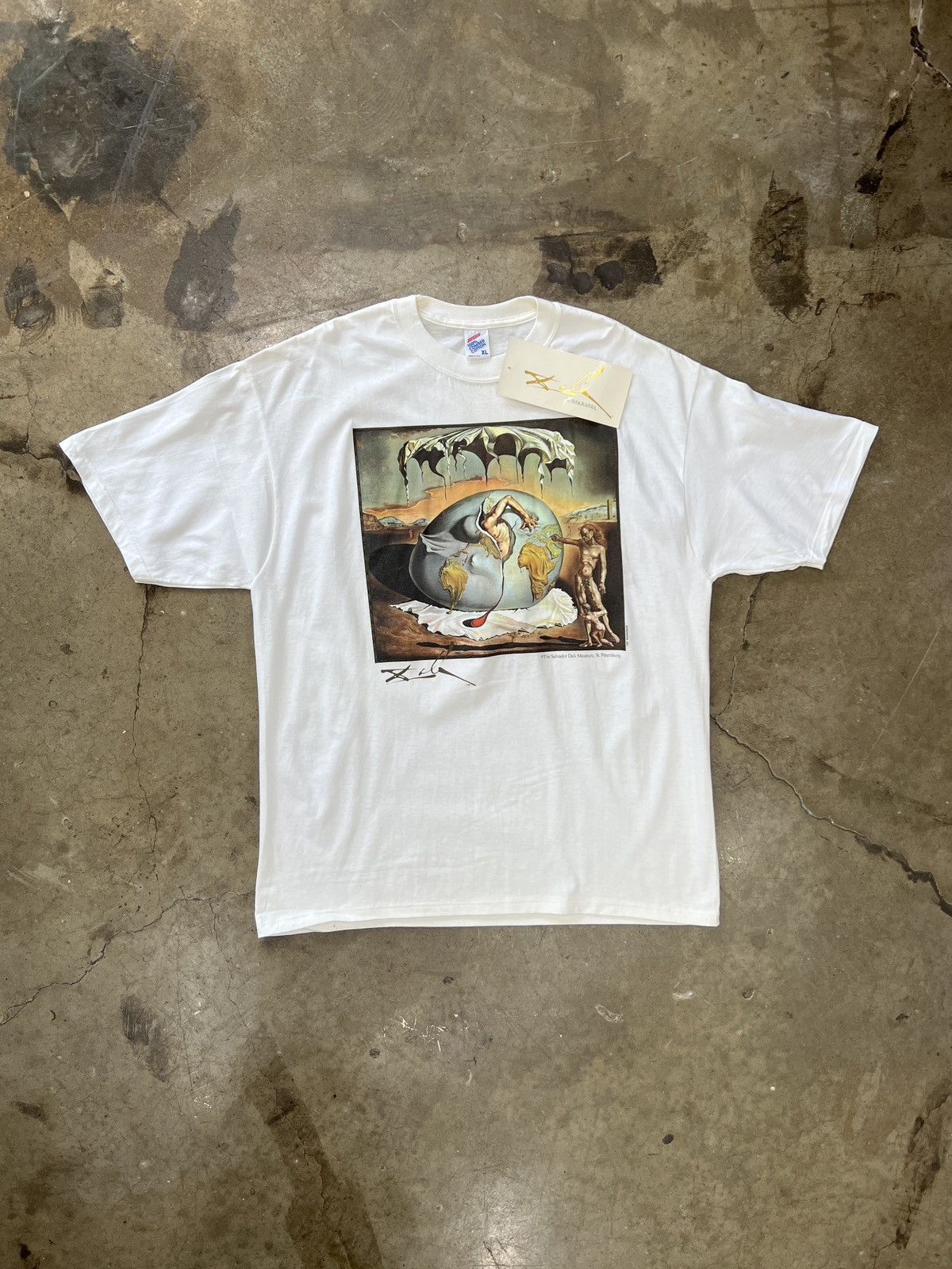 Vintage Vintage Salvador Dali Geopolitics Child Watching Art Tee XL Size US XL / EU 56 / 4 - 2 Thumbnail