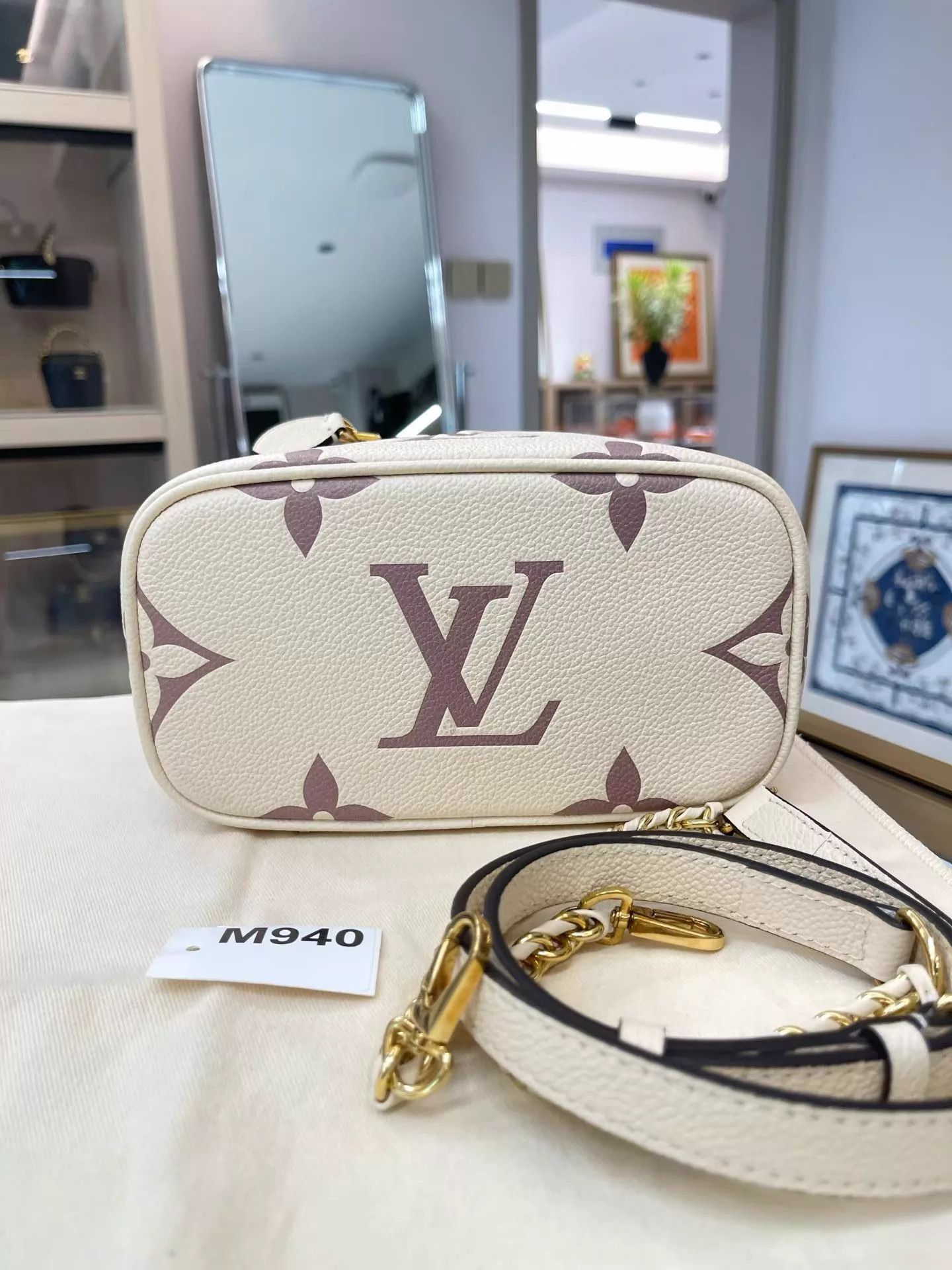 Louis Vuitton LV Vanity Cream White Leather Case Near Mint w/Dust Bag M940 Size ONE SIZE - 6 Thumbnail