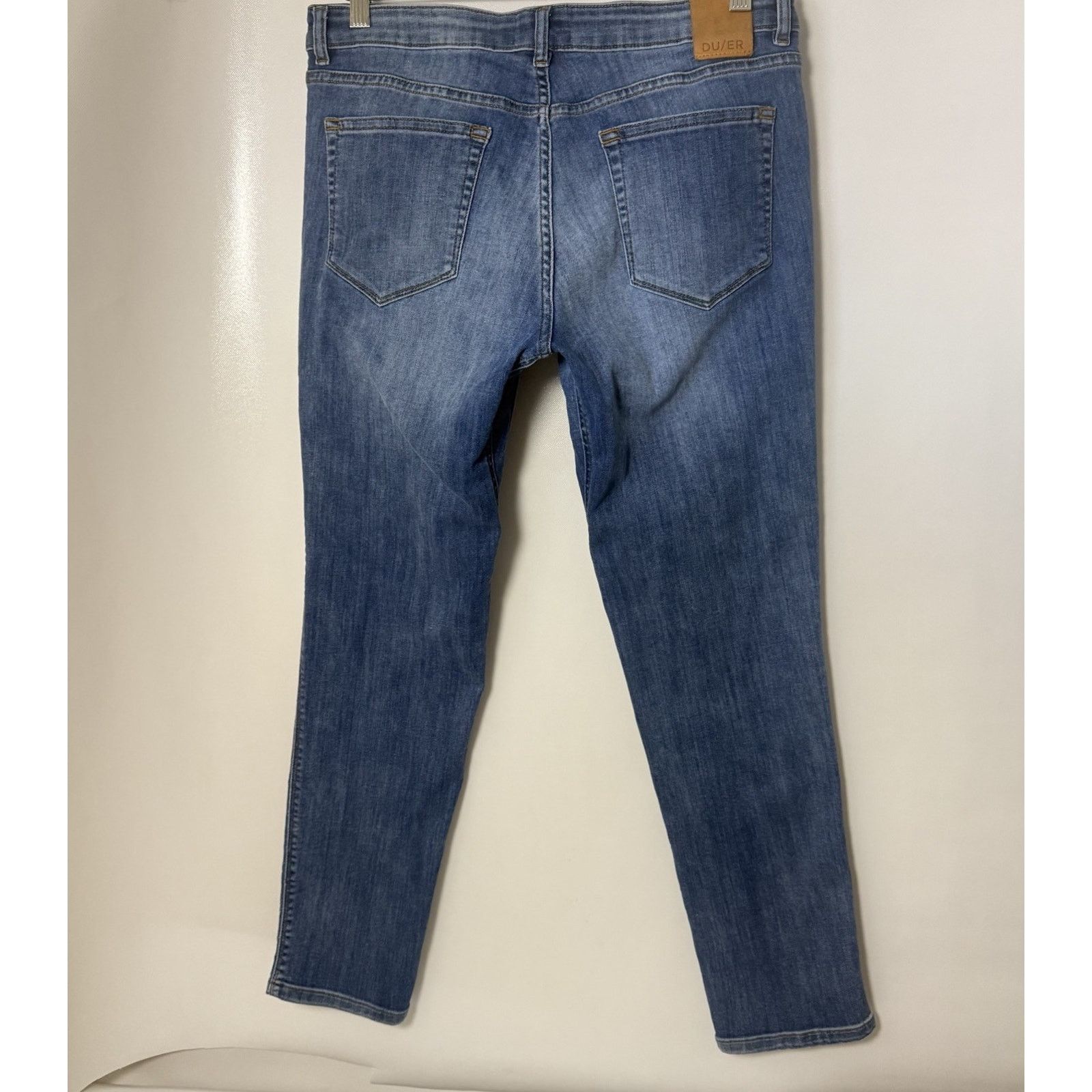 DUER DU/ER Girlfriend Style WFLR5001 Tapered Medium Wash 5 Pocket Size 30" / US 8 / IT 44 - 2 Thumbnail