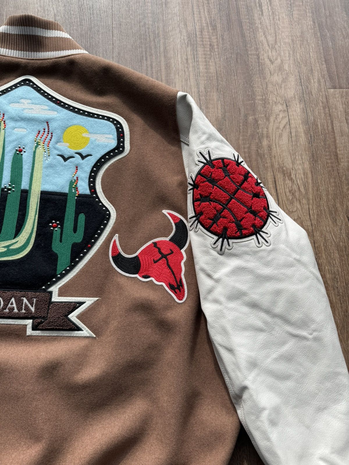 Jordan Brand × Travis Scott Cactus Jack x Jordan Varsity Jacket Size US XL / EU 56 / 4 - 5 Thumbnail
