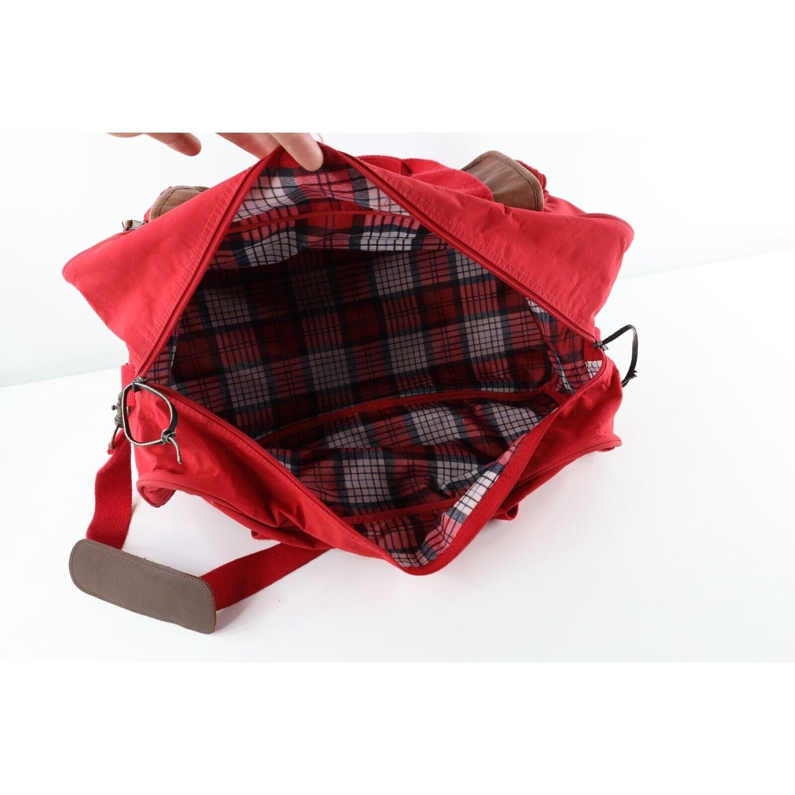 Marlboro × Vintage Vintage 90s Distressed Spell Out Marlboro Duffel Bag Size ONE SIZE - 16 Thumbnail