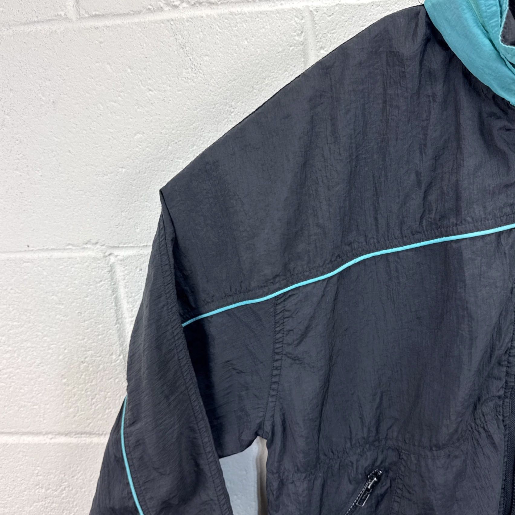 Nike VINTAGE Nike Jacket Windbreaker Black Teal Large Full Zip Hooded 80s 90s Swoosh Size US L / EU 52-54 / 3 - 4 Thumbnail