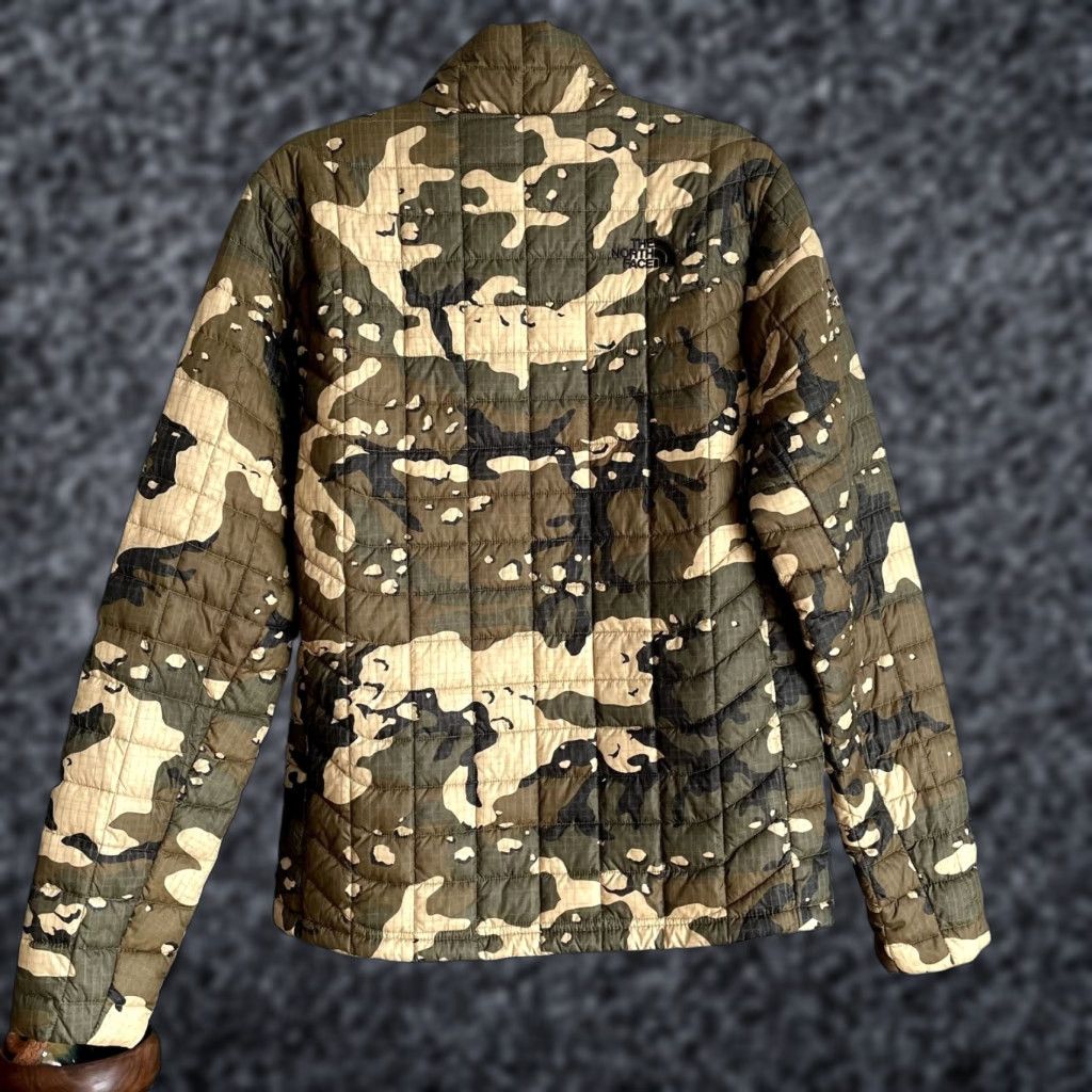 The North Face VINTAGE? No, it's not vintage. The North Face ThermoBall Trekker Jacket Woodchip Camo Size S Customized Size US S / EU 44-46 / 1 - 1 Thumbnail