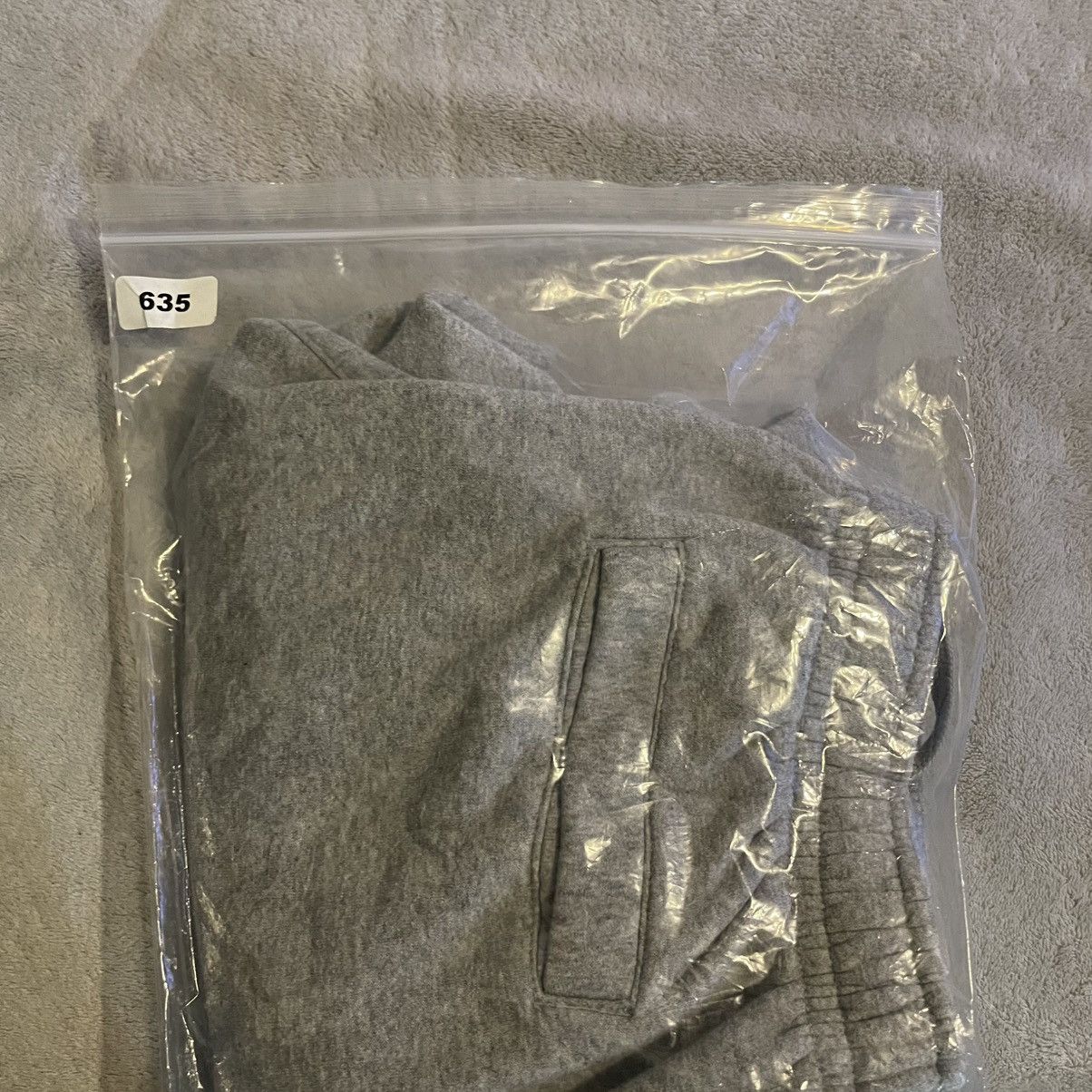 Nike Nike Mens Sportswear Club Fleece Sweatpants Grey XL Workout Size US 33 - 12 Thumbnail