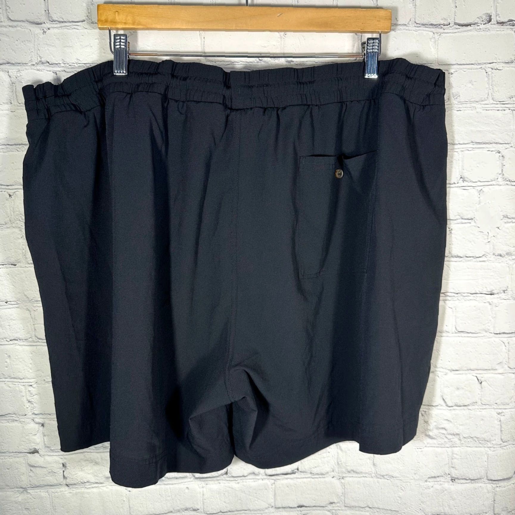 Fabletics Fabletics Mens Black Athletic Shorts 2XL Regular Inseam 7 in Gym Training Elastic Drawstring Pockets Logo Size US 39 - 5 Thumbnail