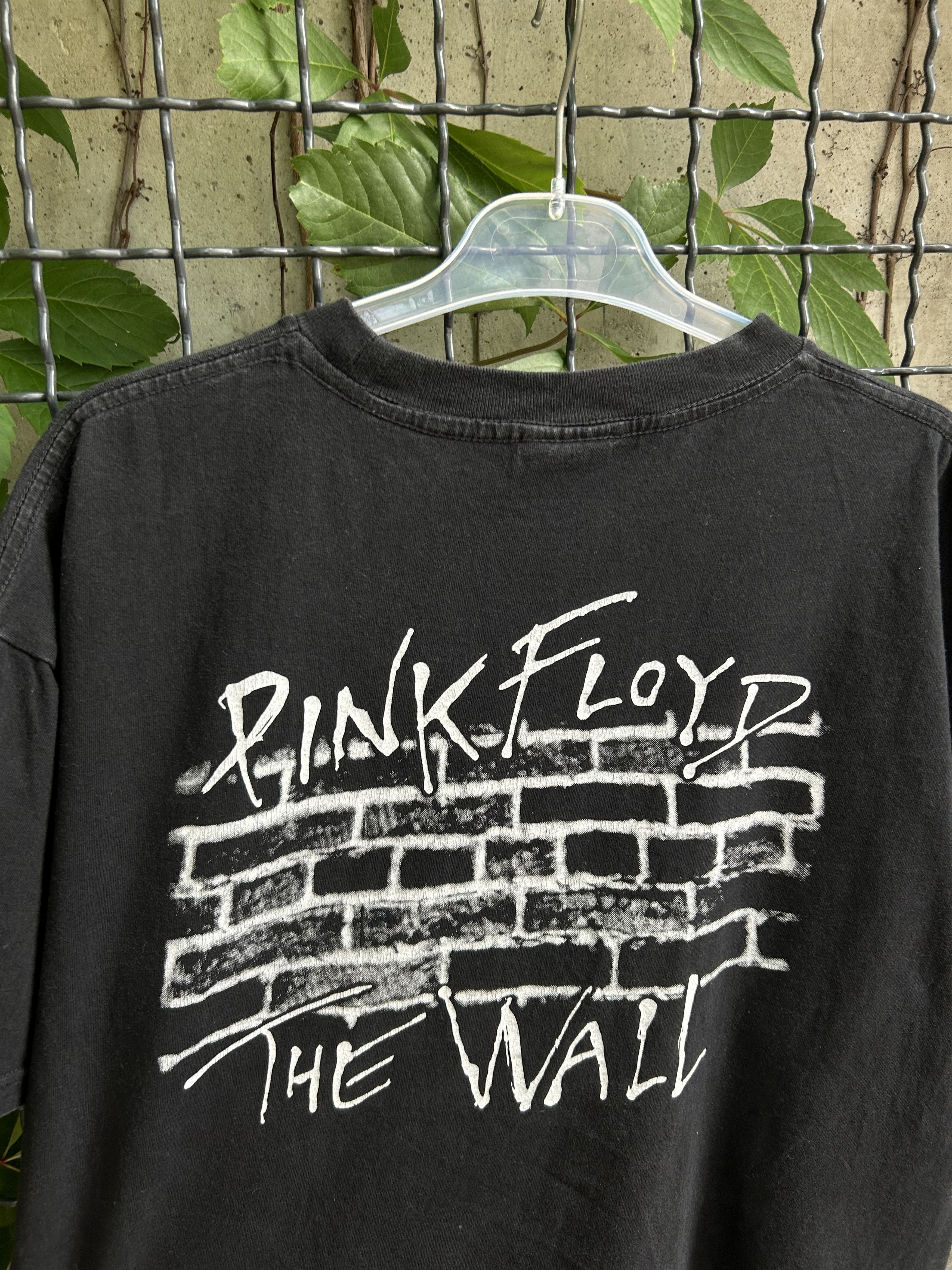Band Tees Vintage 90s Pink Floyd The Wall Rock Band T-shirt Size US L / EU 52-54 / 3 - 9 Thumbnail