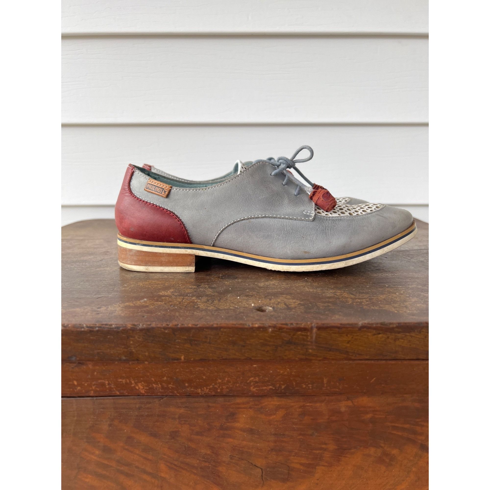 Pikolinos Womens Leather Oxford Shoes With Perforated Detail