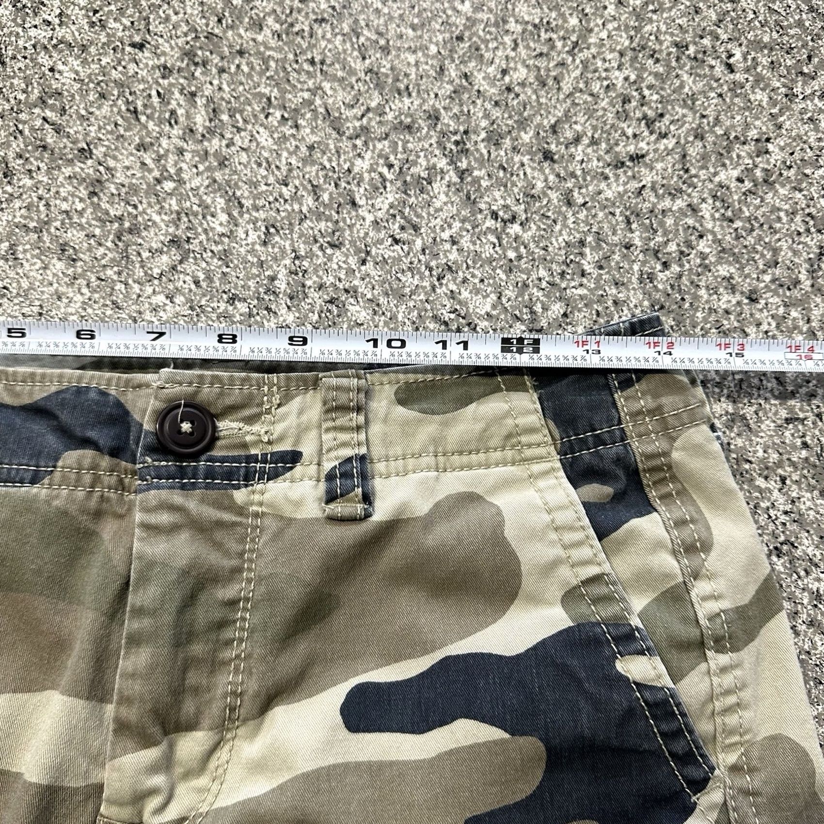 Vintage VINTAGE Aeropostale Cargo Shorts Mens 27 Army Camo Cotton 9” Cotton Stretch Beige Army Mens Size US 27 - 6 Thumbnail