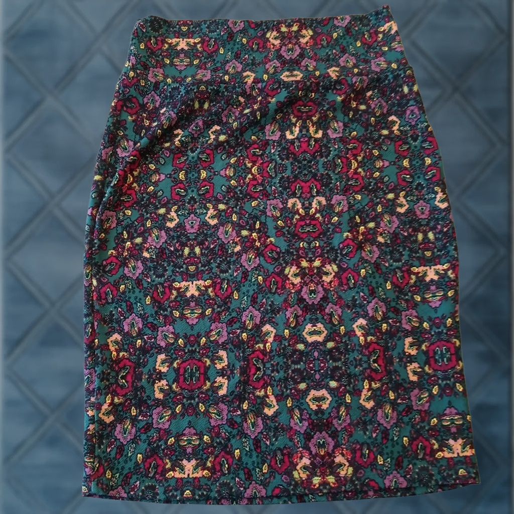Vintage LuLaRoe Cassie Skirt Medium Green Floral Knee Length Pull On Pencil New Size 32" / US 10 / IT 46 - 1 Thumbnail