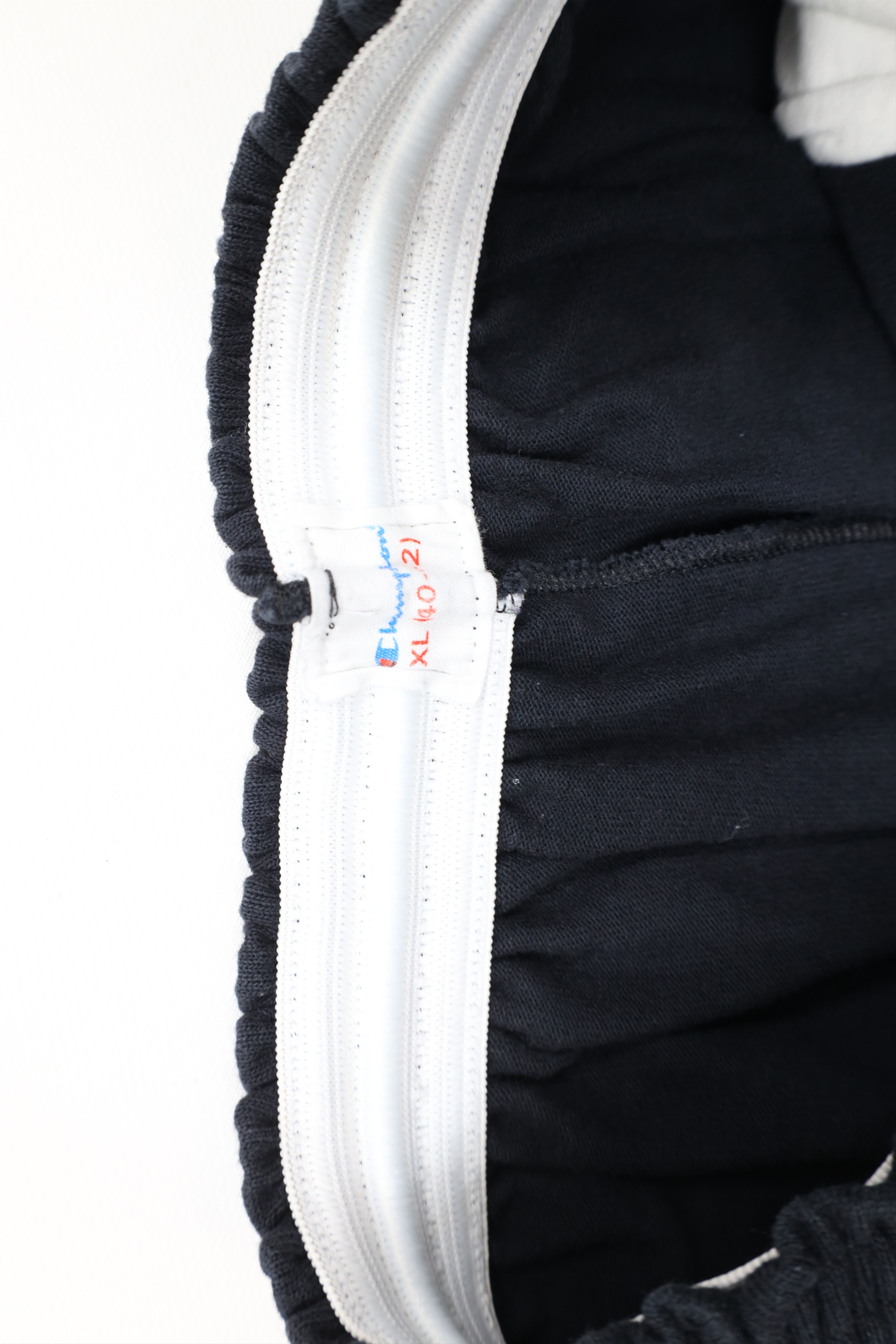 Champion × Vintage Vintage 90s Champion Above Knee Heavyweight Shorts Black Size US 36 / EU 52 - 8 Thumbnail