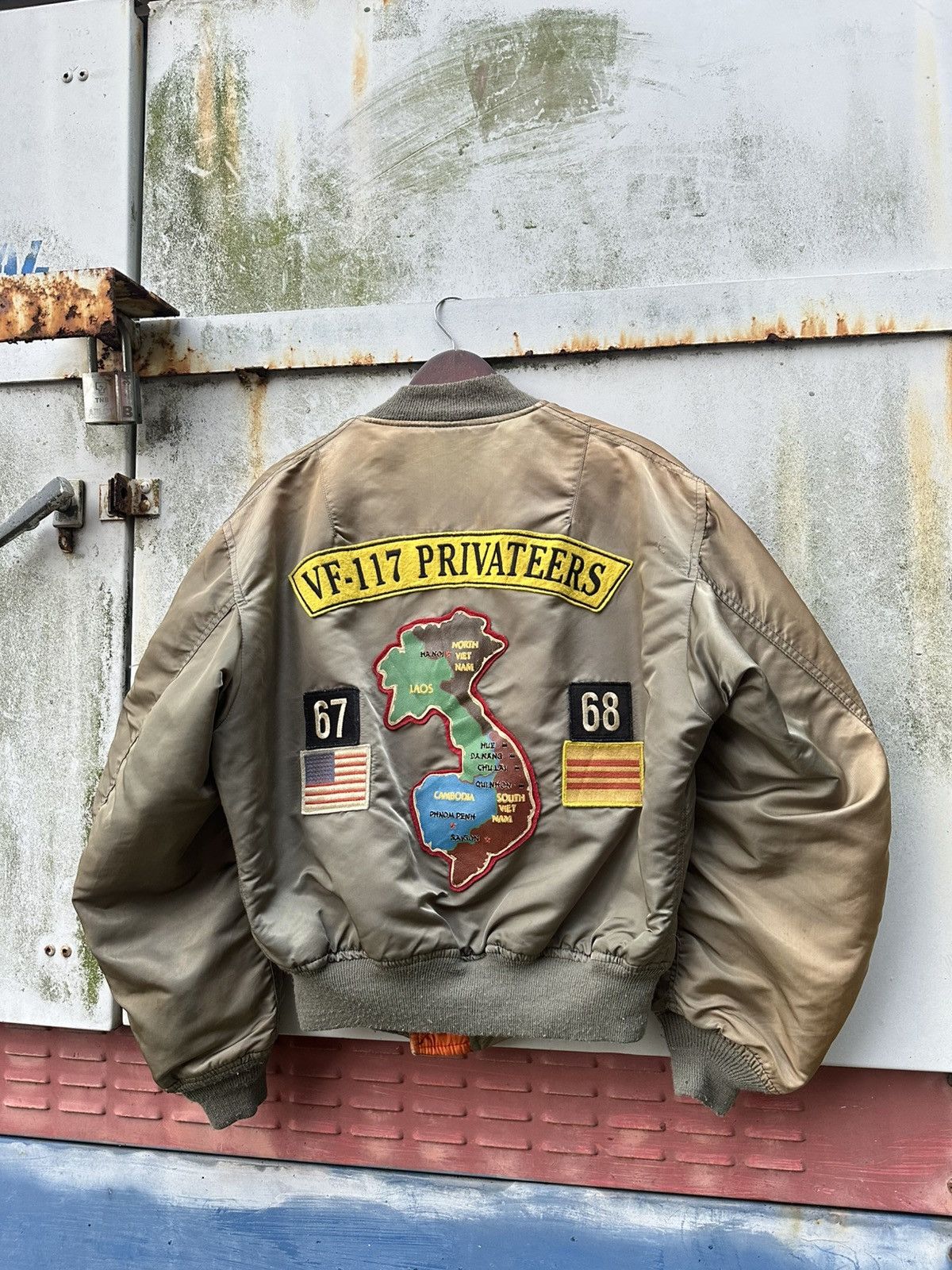 Avirex Vintage Faded MA-1 Avirex VF-117 Privateers Bomber Jacket Size US L / EU 52-54 / 3 - 3 Thumbnail