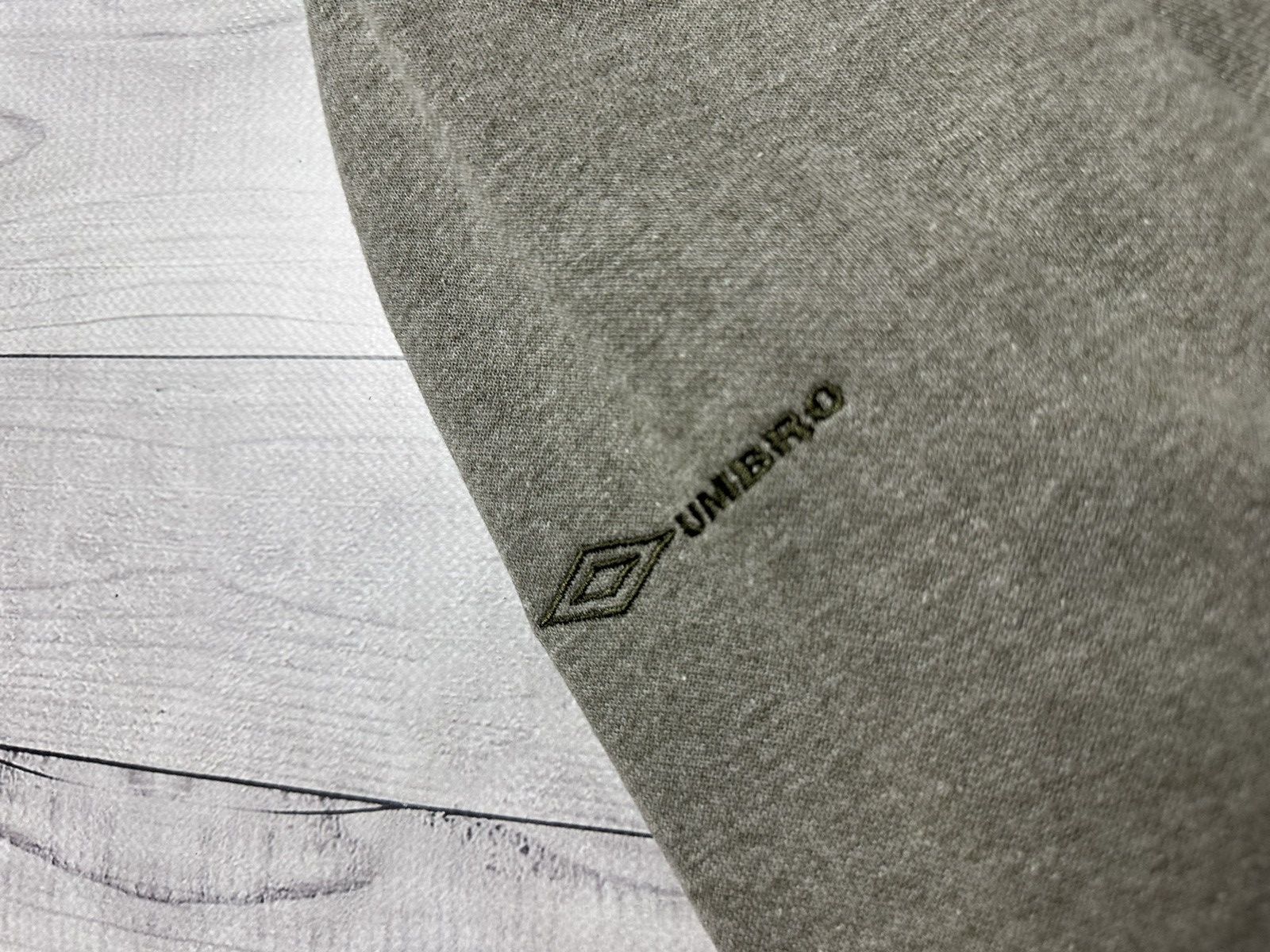 Umbro Vintage Umbro Pro training sweatshirt size L big logo rare Size US L / EU 52-54 / 3 - 4 Thumbnail