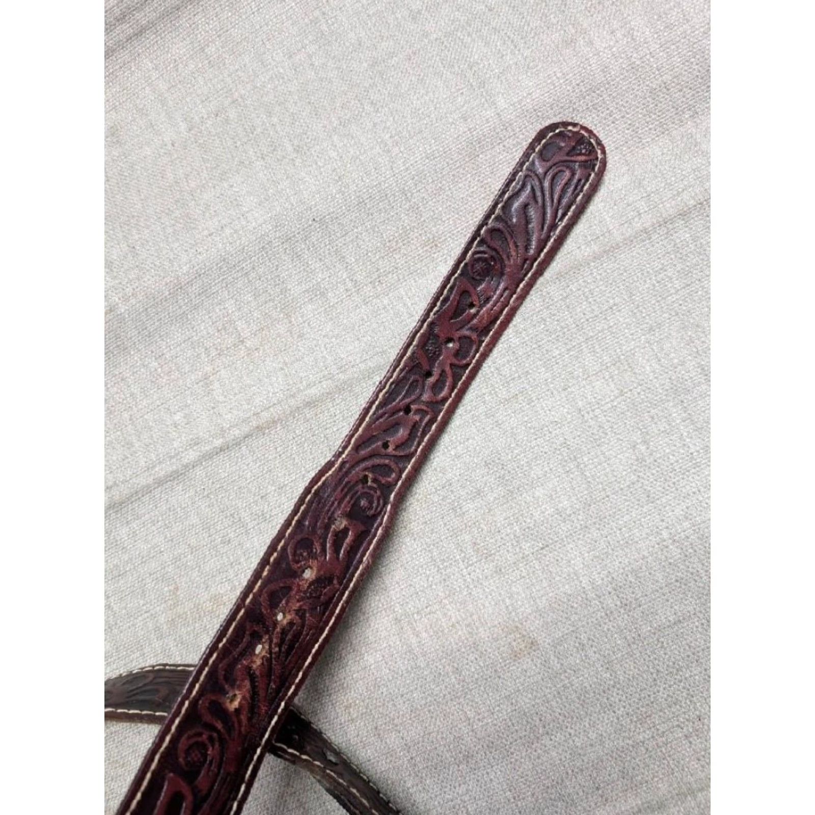 Vintage VINTAGE WESTERN BELT tapered ends brown/red floral cowhide leather - 34 - Men - Belt Size 34 - 4 Thumbnail