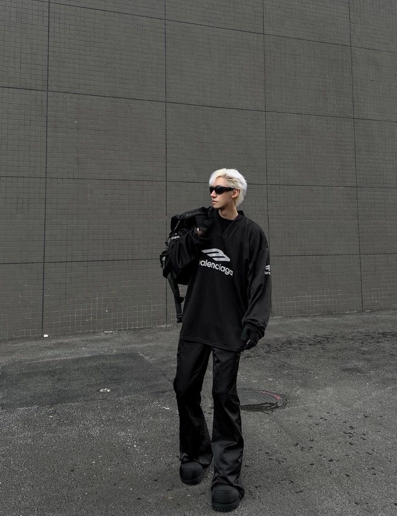 Balenciaga Balenciaga Letter V-Neck Casual Ski Shirt Long Sleeve Size US L / EU 52-54 / 3 - 9 Thumbnail