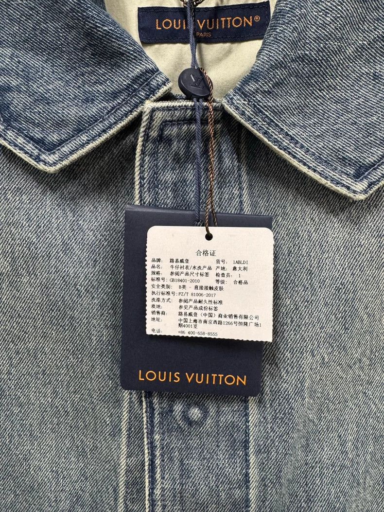 Louis Vuitton Louis Vuitton Logo Embossed Single Breasted Short Sleeve S Size US L / EU 52-54 / 3 - 4 Thumbnail