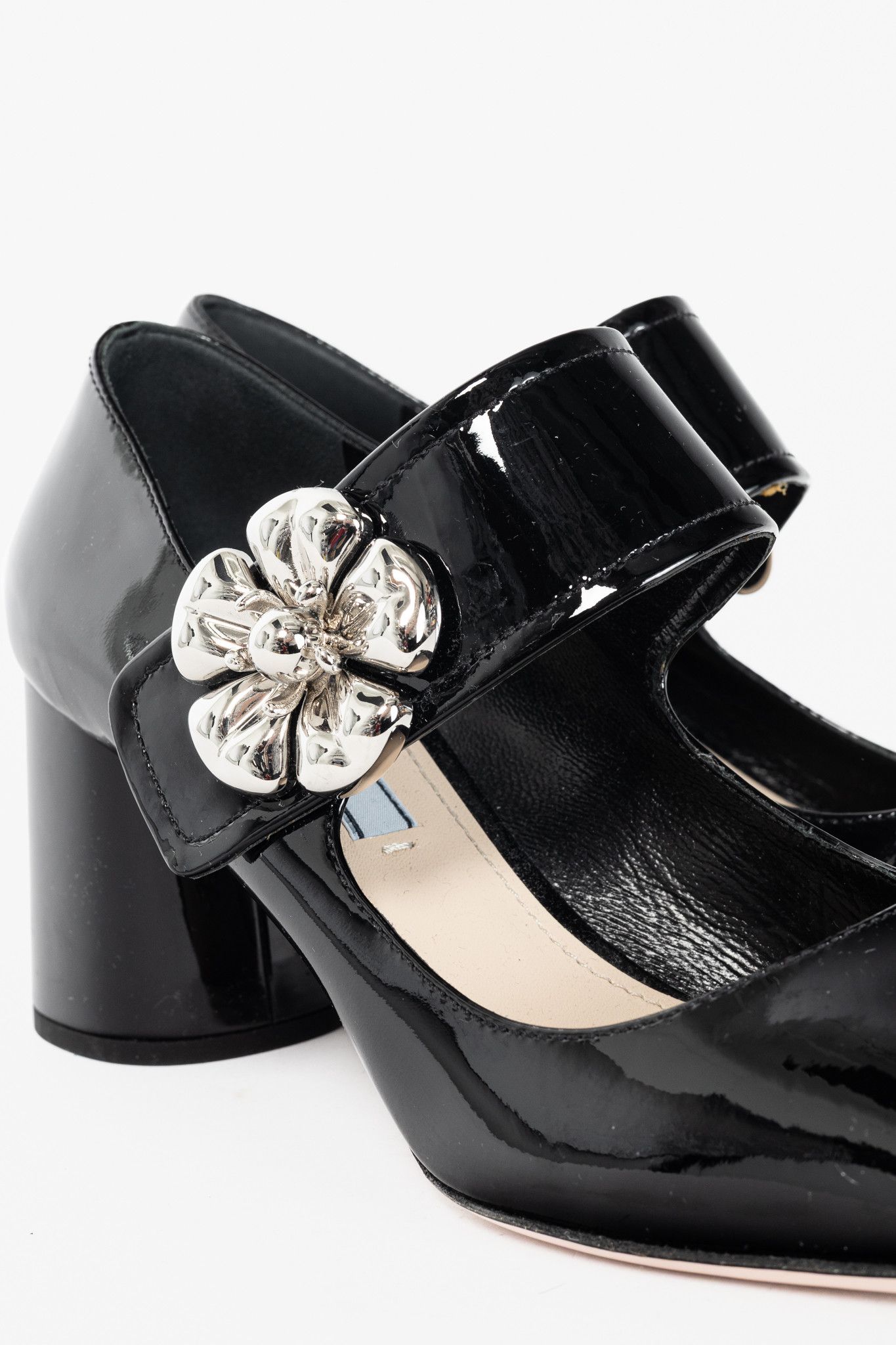 Prada Prada Nero Vernice Leather Flower Mary-Jane Pumps Size US 6 / IT 36 - 7 Thumbnail