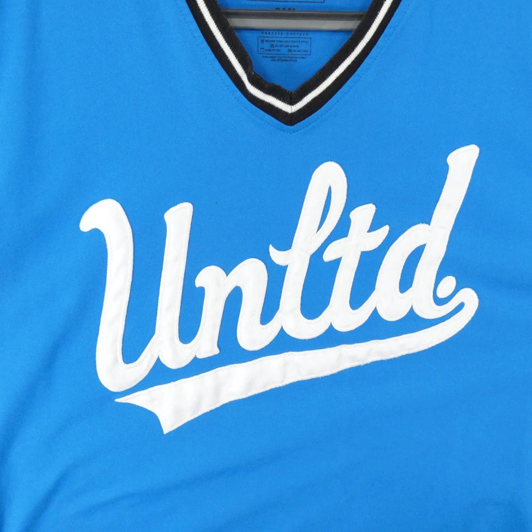 Ecko Unltd. Ecko Unltd Jersey Mens 3XL Short Sleeve Blue White V-Neck Y2K Size US XXL / EU 58 / 5 - 2 Thumbnail
