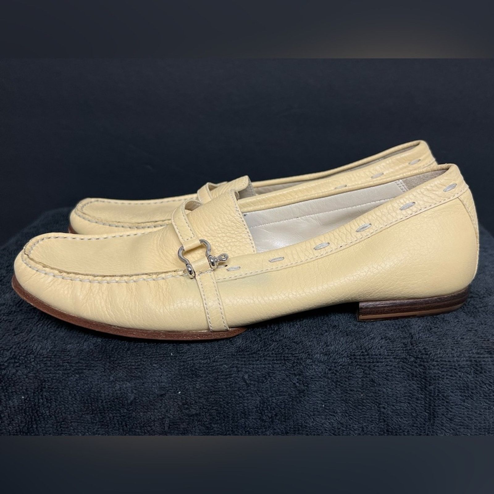 Burberry Burberry Yellow Pebbled Leather Loafers Horsebit EU 39 8.5 Size US 8.5 / IT 38.5 - 2 Thumbnail
