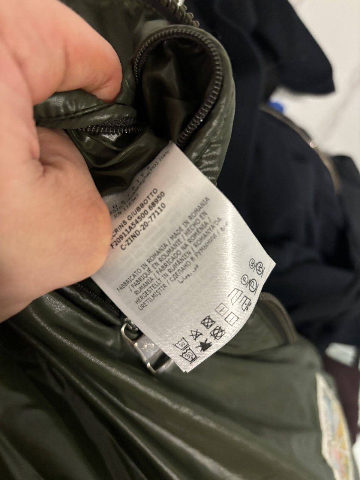 Moncler moncler ecrins Size US L / EU 52-54 / 3 - 11 Thumbnail