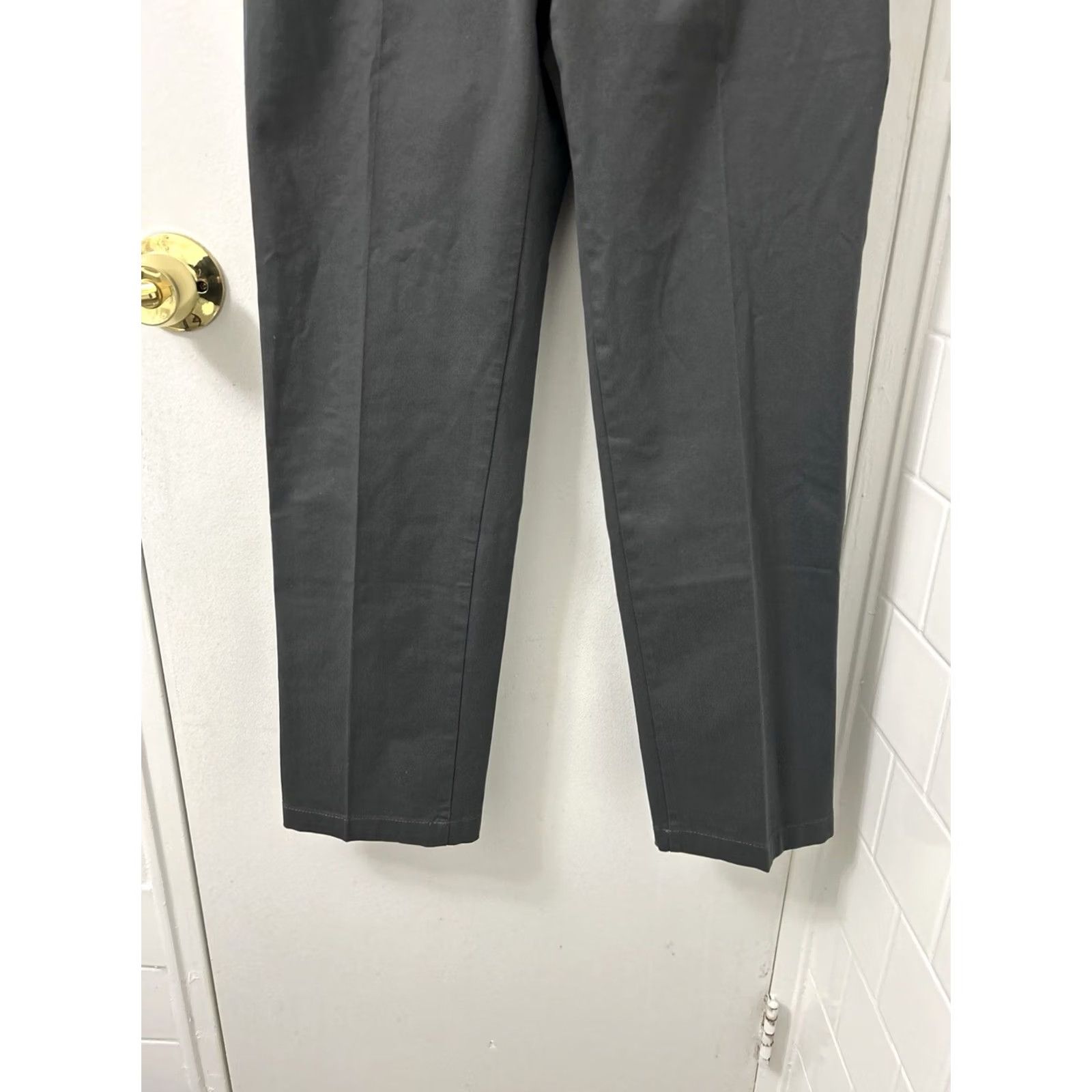 Dockers Dockers Pants Mens 30x30 Gray Straight Fit Chino Twill Belt Loops Zip Closure Pockets Button Accents Regular Inseam 30"} Size US 30 / EU 46 - 3 Thumbnail