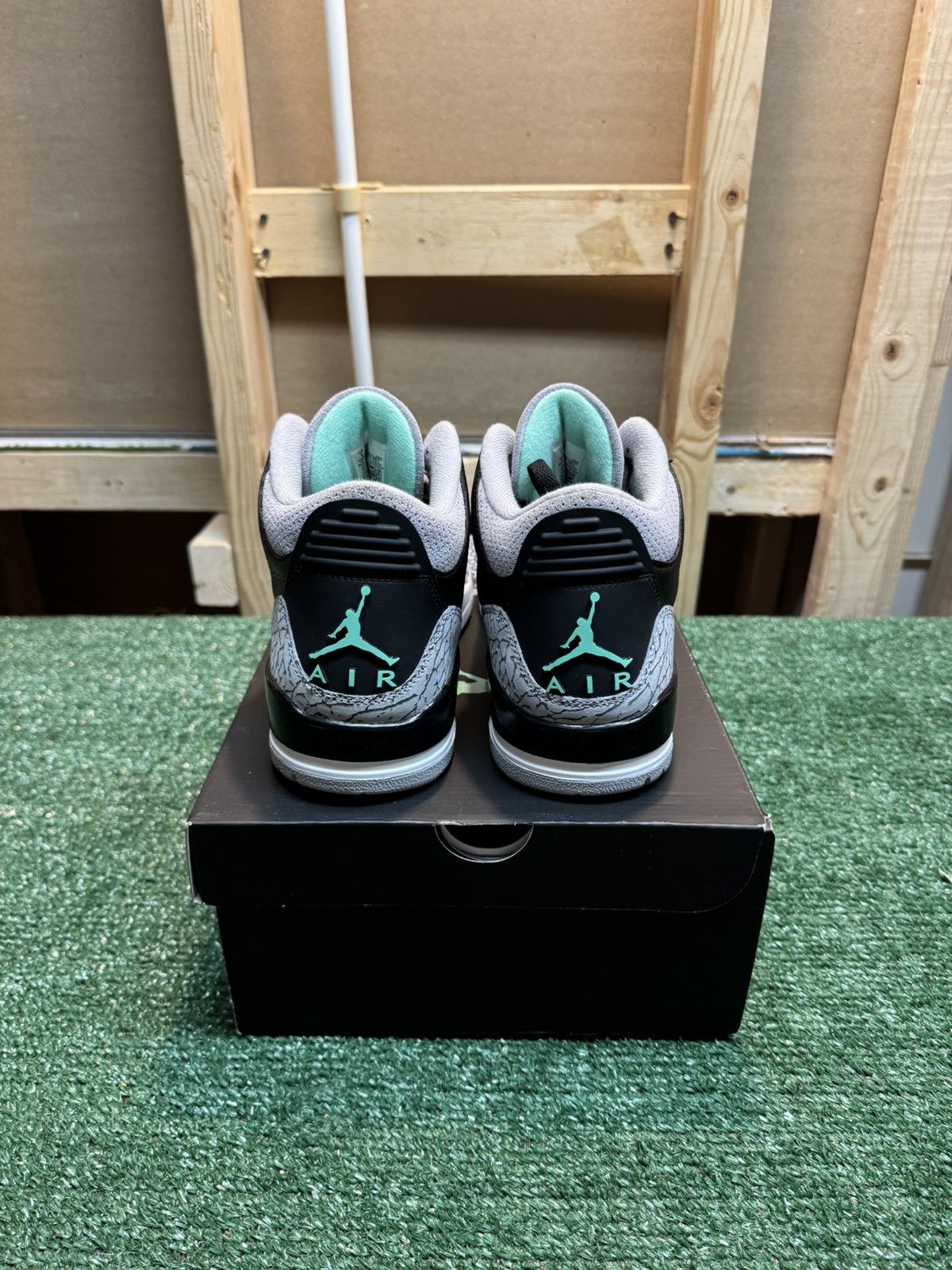 Jordan Brand Jordan Retro 3 Green Glow Size 9 Size US 9 / EU 42 - 8 Thumbnail